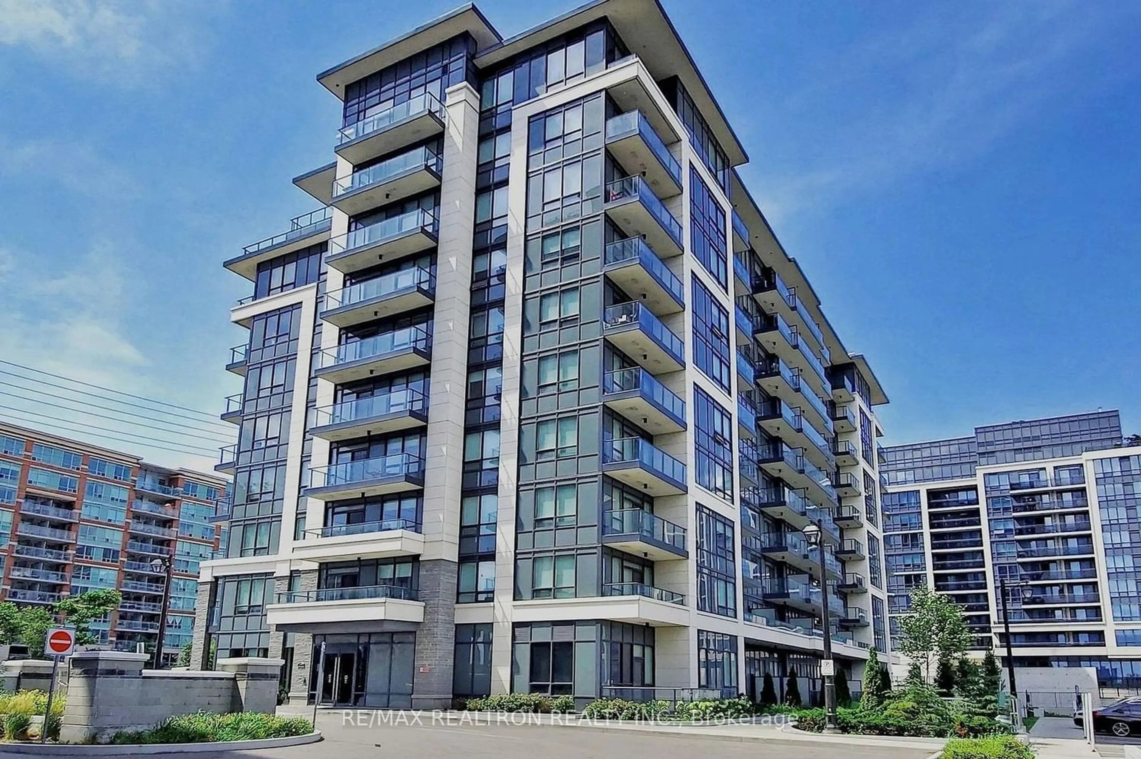 A pic from exterior of the house or condo for 396 Highway 7 Way #Ph9, Richmond Hill Ontario L4B 0G7