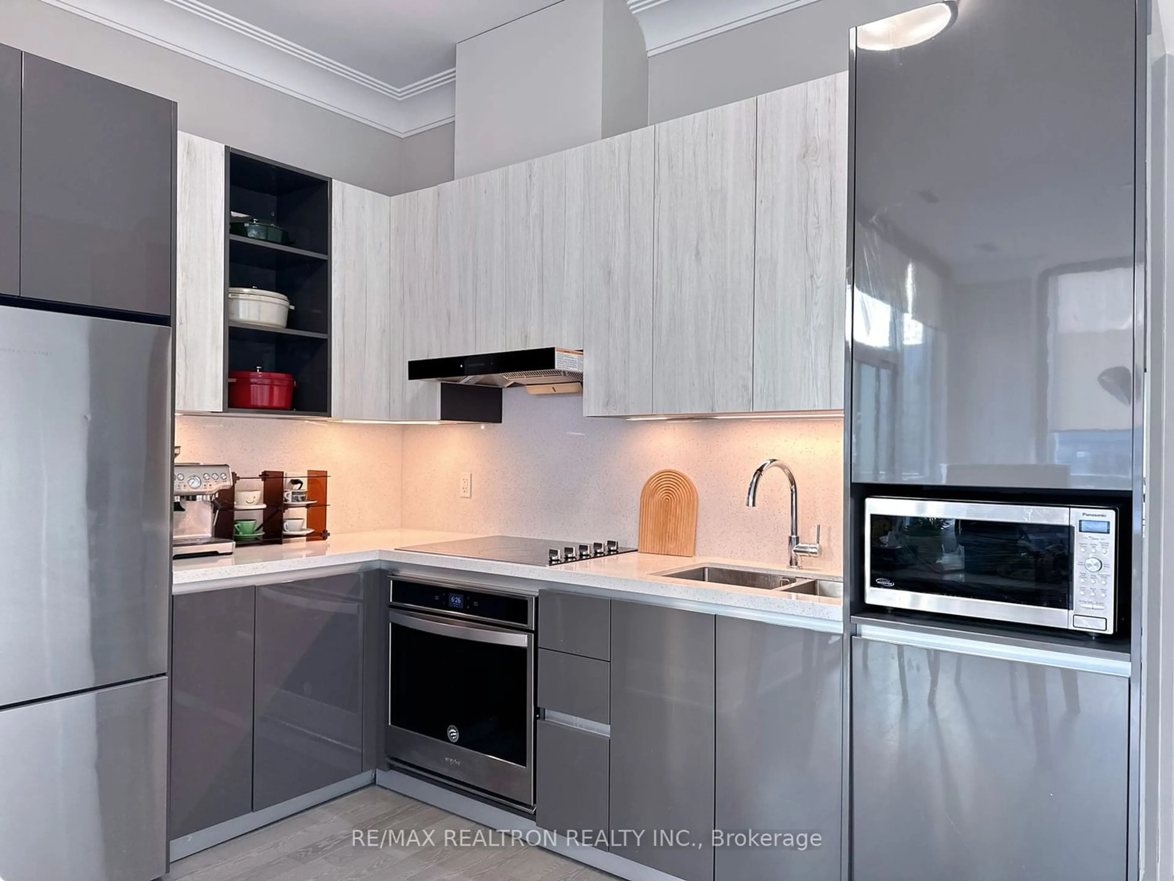 Contemporary kitchen for 396 Highway 7 Way #Ph9, Richmond Hill Ontario L4B 0G7