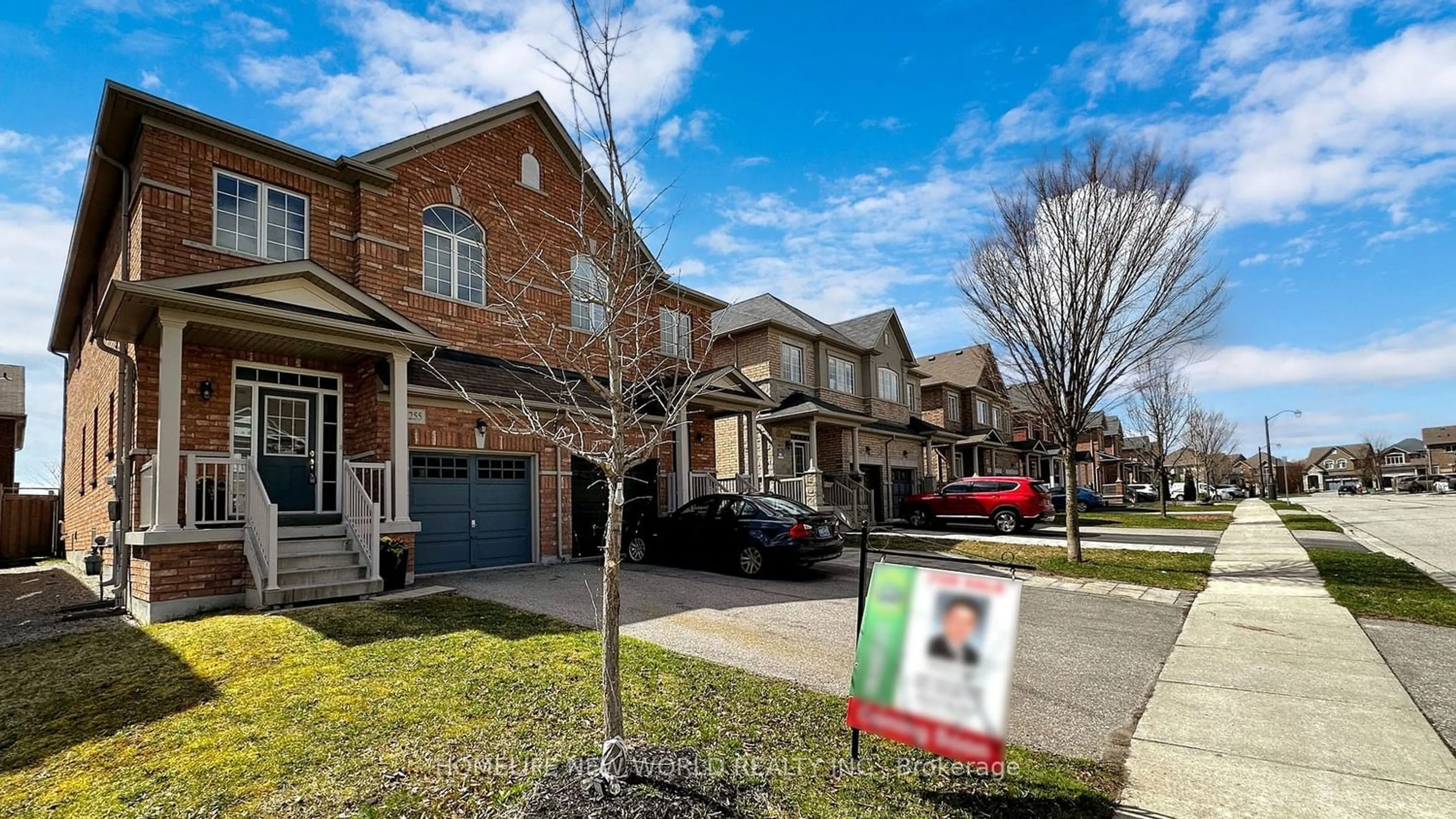 A pic from exterior of the house or condo for 1255 Blencowe Cres, Newmarket Ontario L3X 0B6