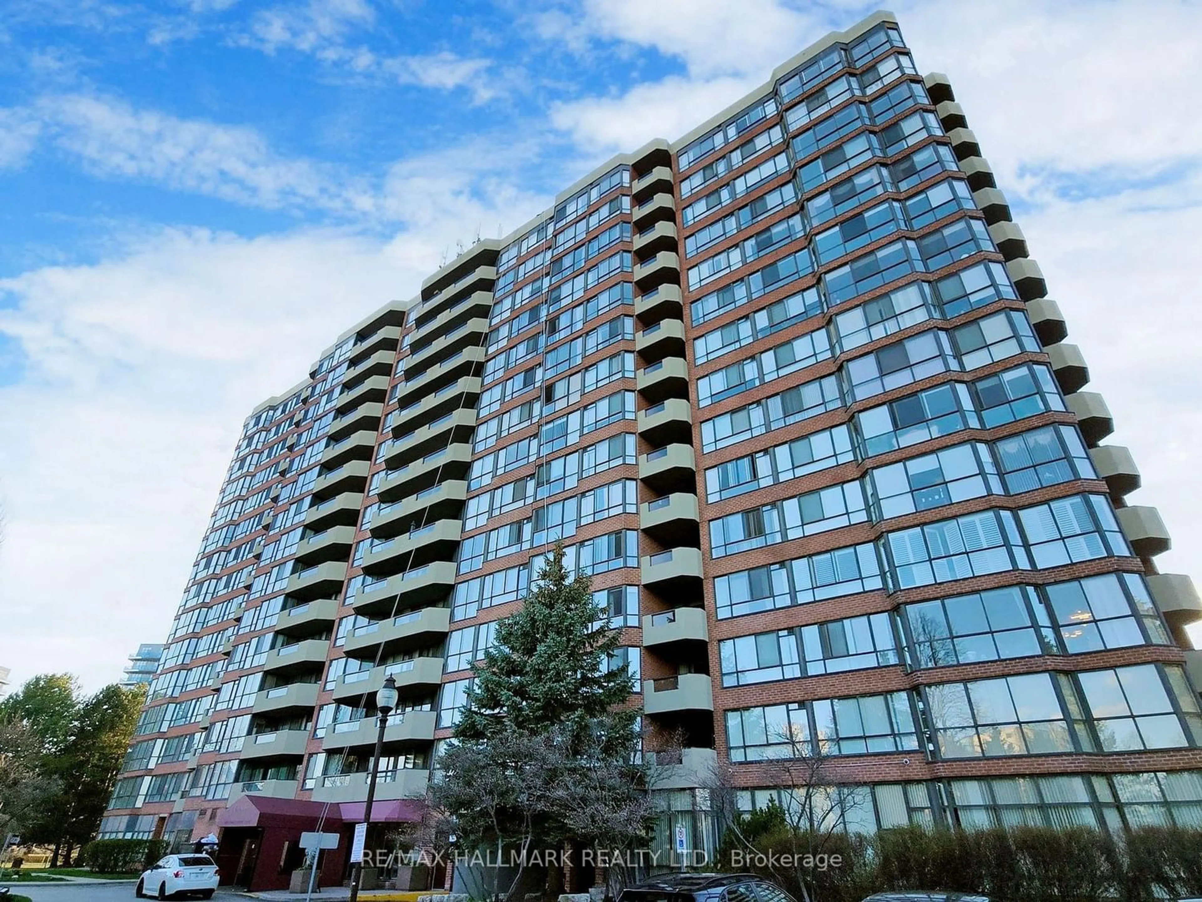 A pic from exterior of the house or condo for 100 Observatory Lane #1405, Richmond Hill Ontario L4C 1T4