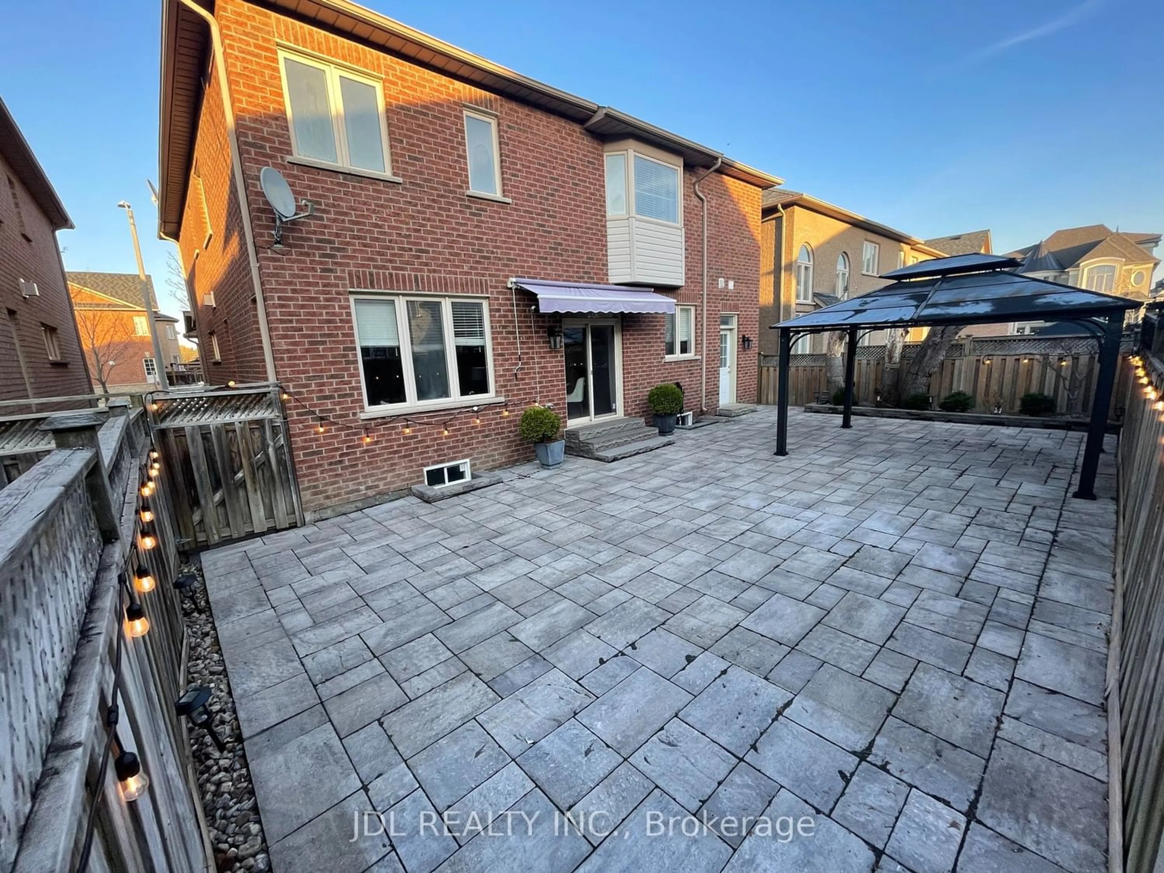 Patio for 50 Willow Heights Blvd, Markham Ontario L6C 2Z5