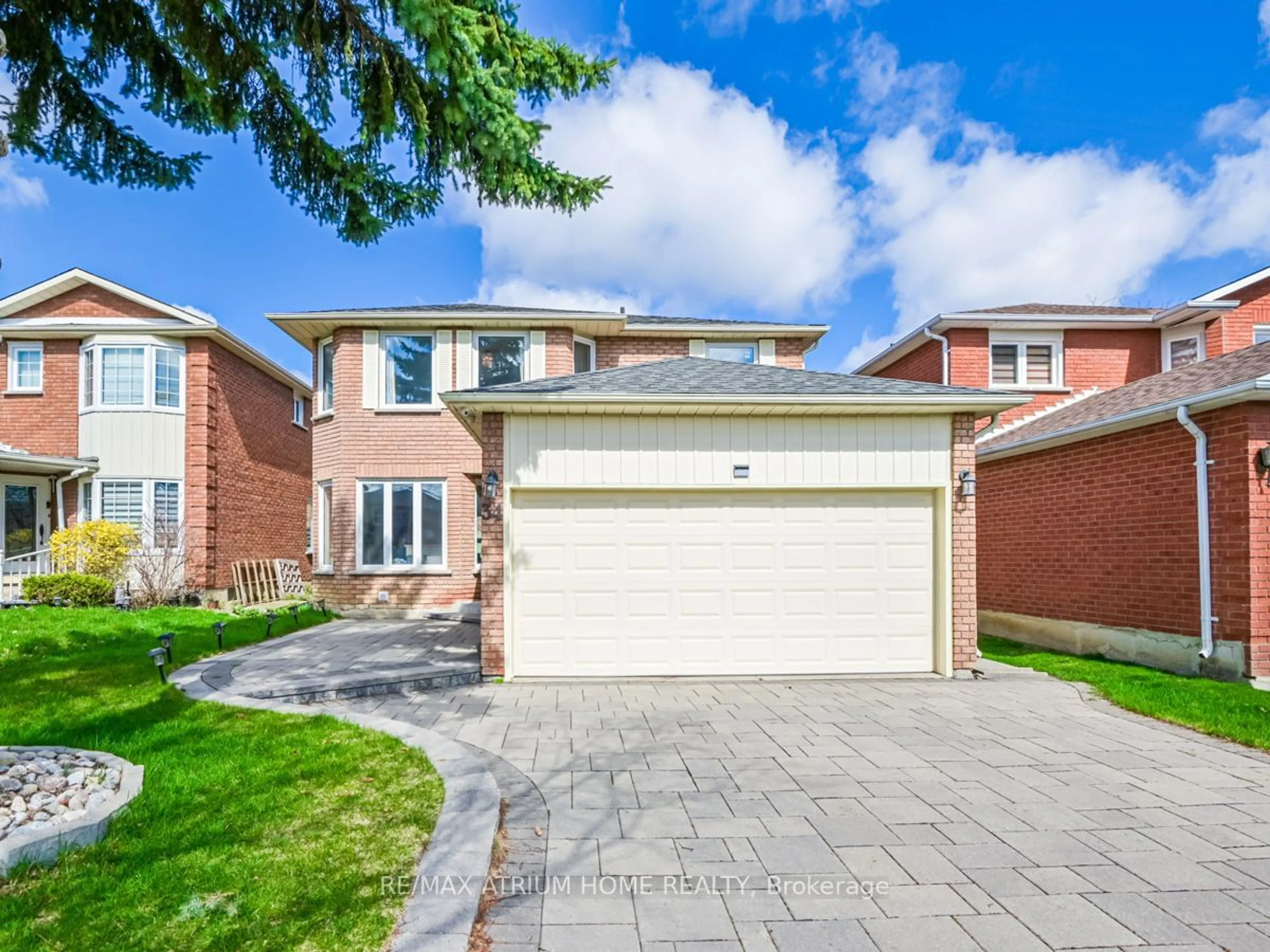 Home with brick exterior material for 34 Dunbarton Crt, Richmond Hill Ontario L4C 8G1