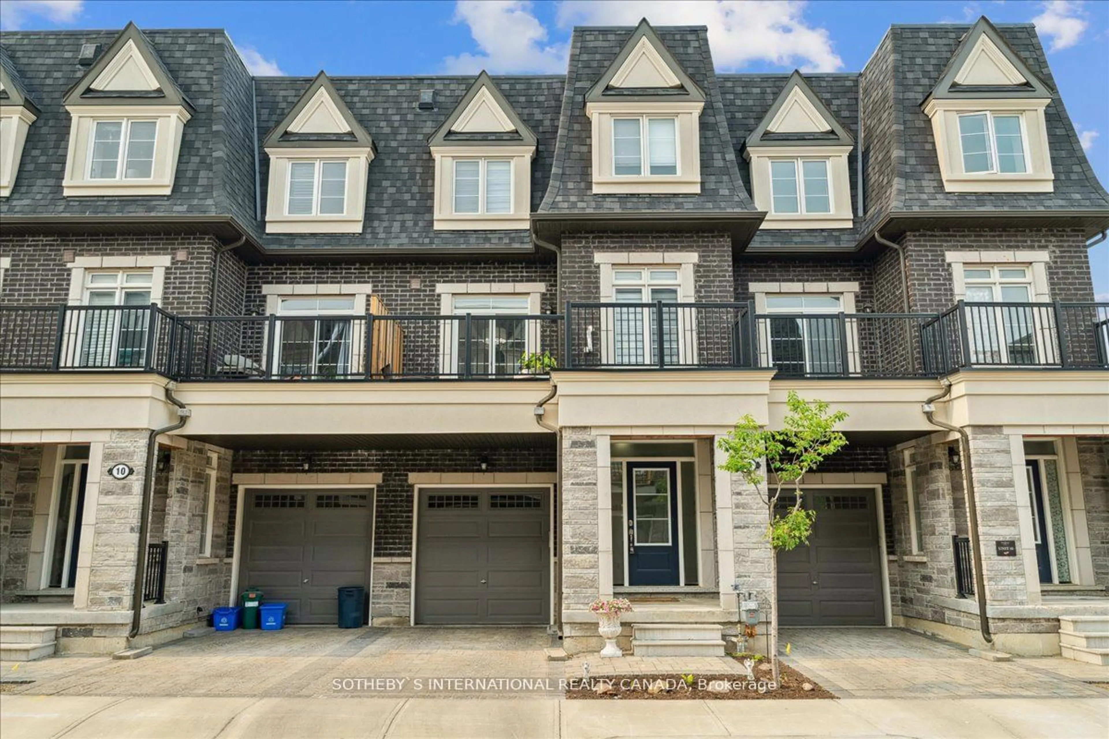 A pic from exterior of the house or condo for 12 Deep River Lane, Richmond Hill Ontario L4C 5S4