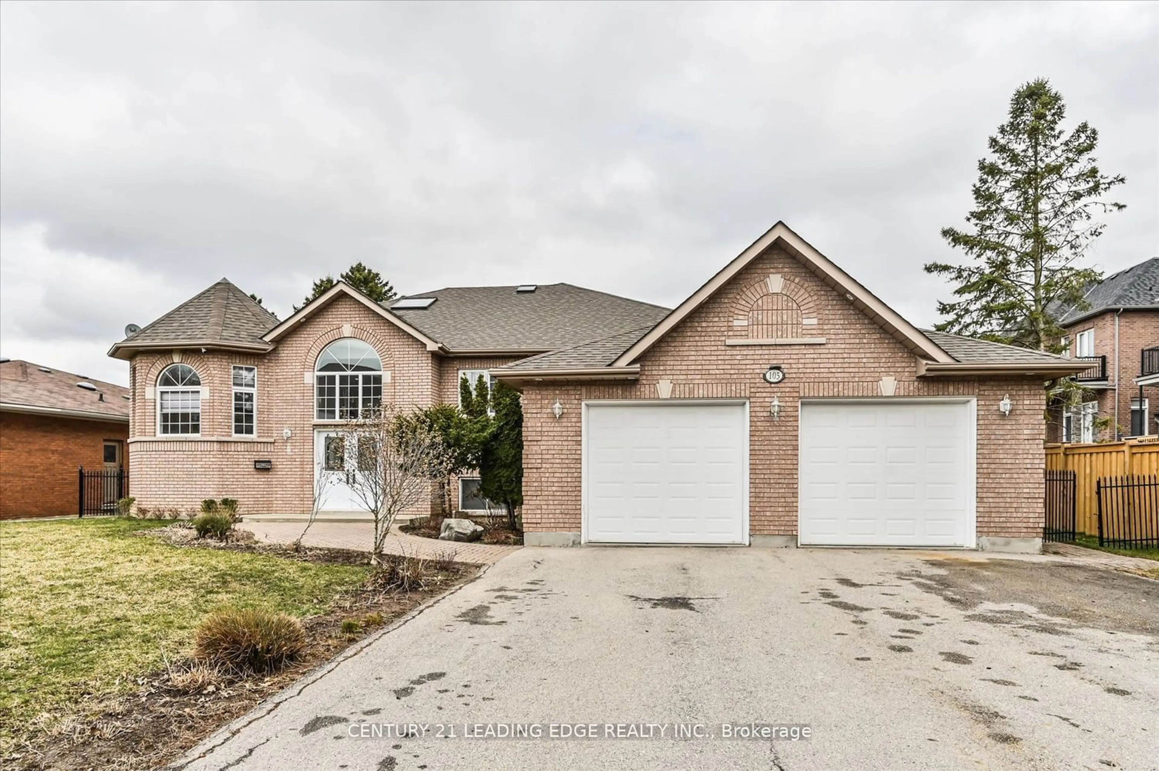 Frontside or backside of a home for 105 Bond Cres, Richmond Hill Ontario L4E 3K7