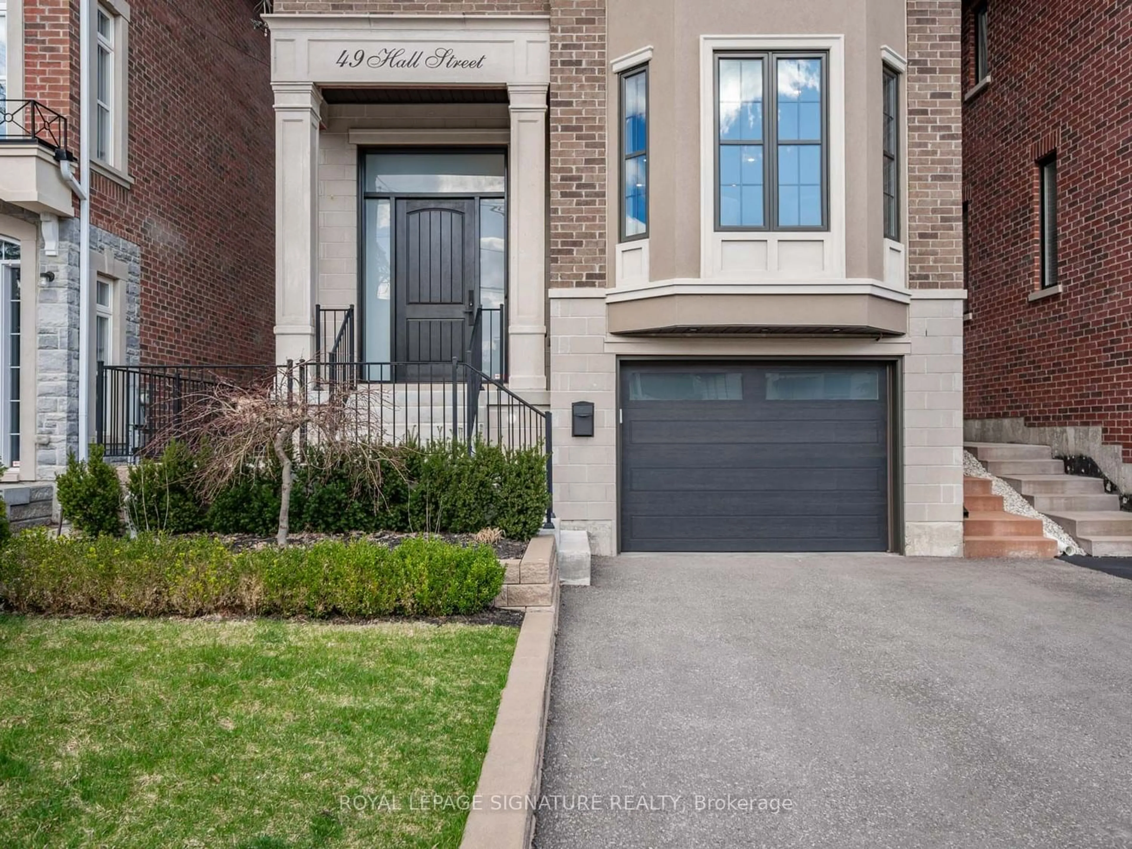 Home with brick exterior material for 49 Hall St, Richmond Hill Ontario L4C 4N7