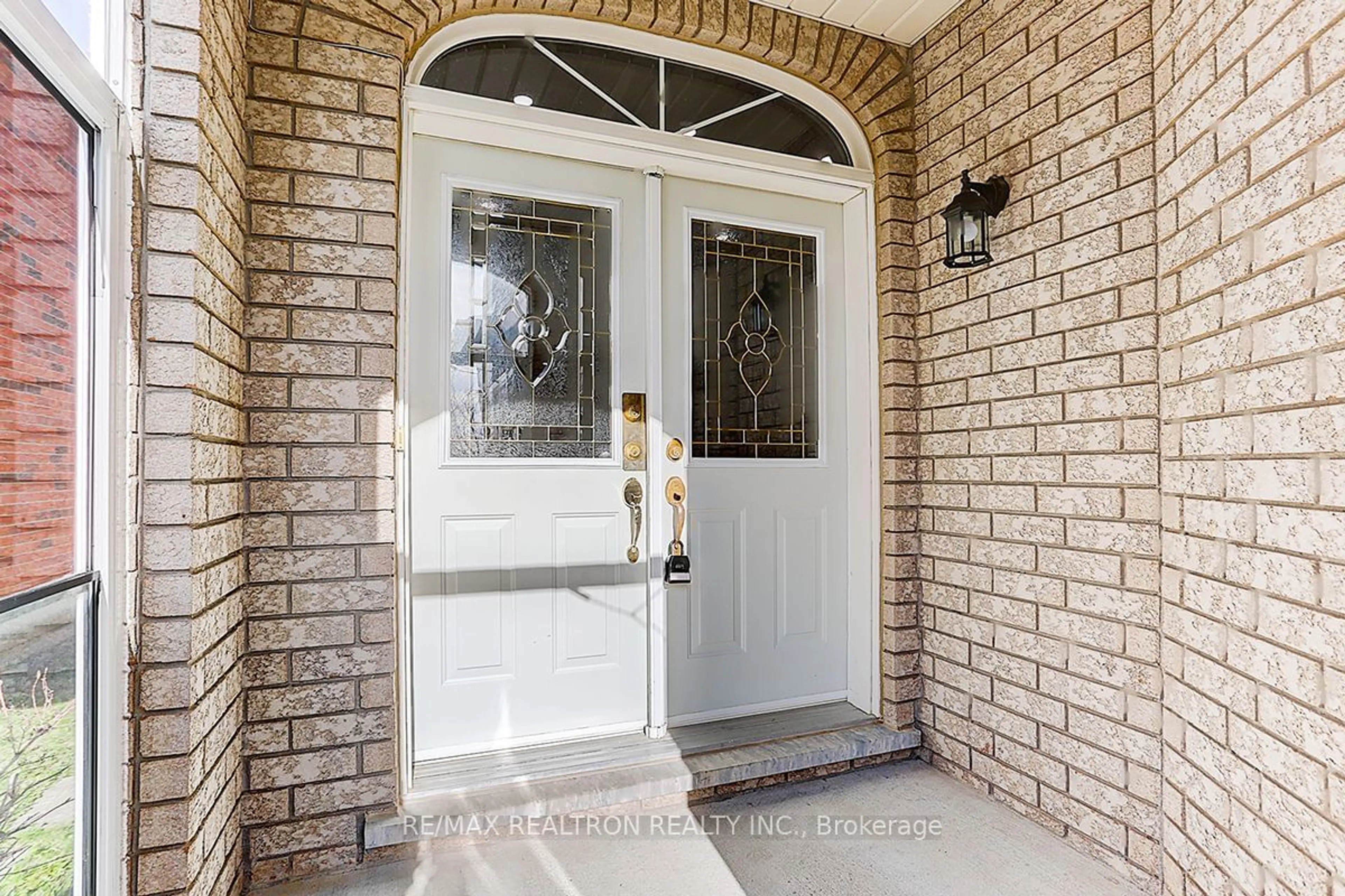 Indoor entryway for 199 Frank Endean Rd, Richmond Hill Ontario L4S 1S4