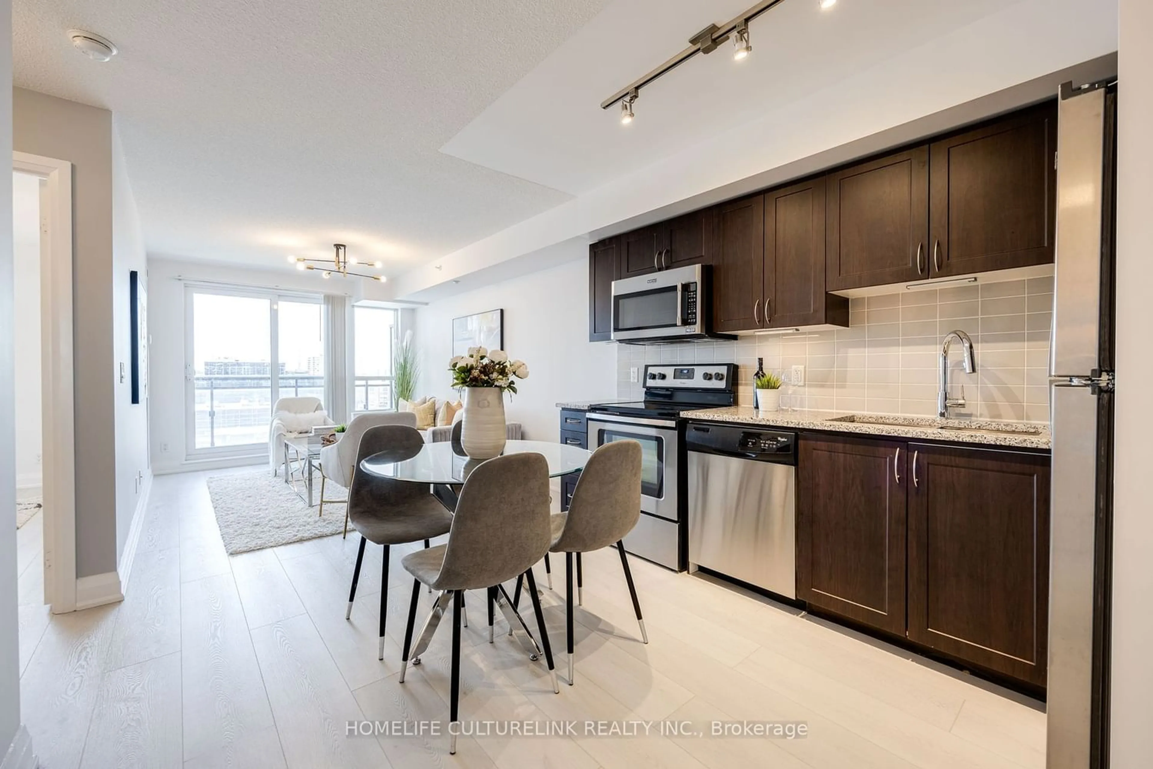 Contemporary kitchen for 370 Highway 7 East Rd #716, Richmond Hill Ontario L4B 0C4