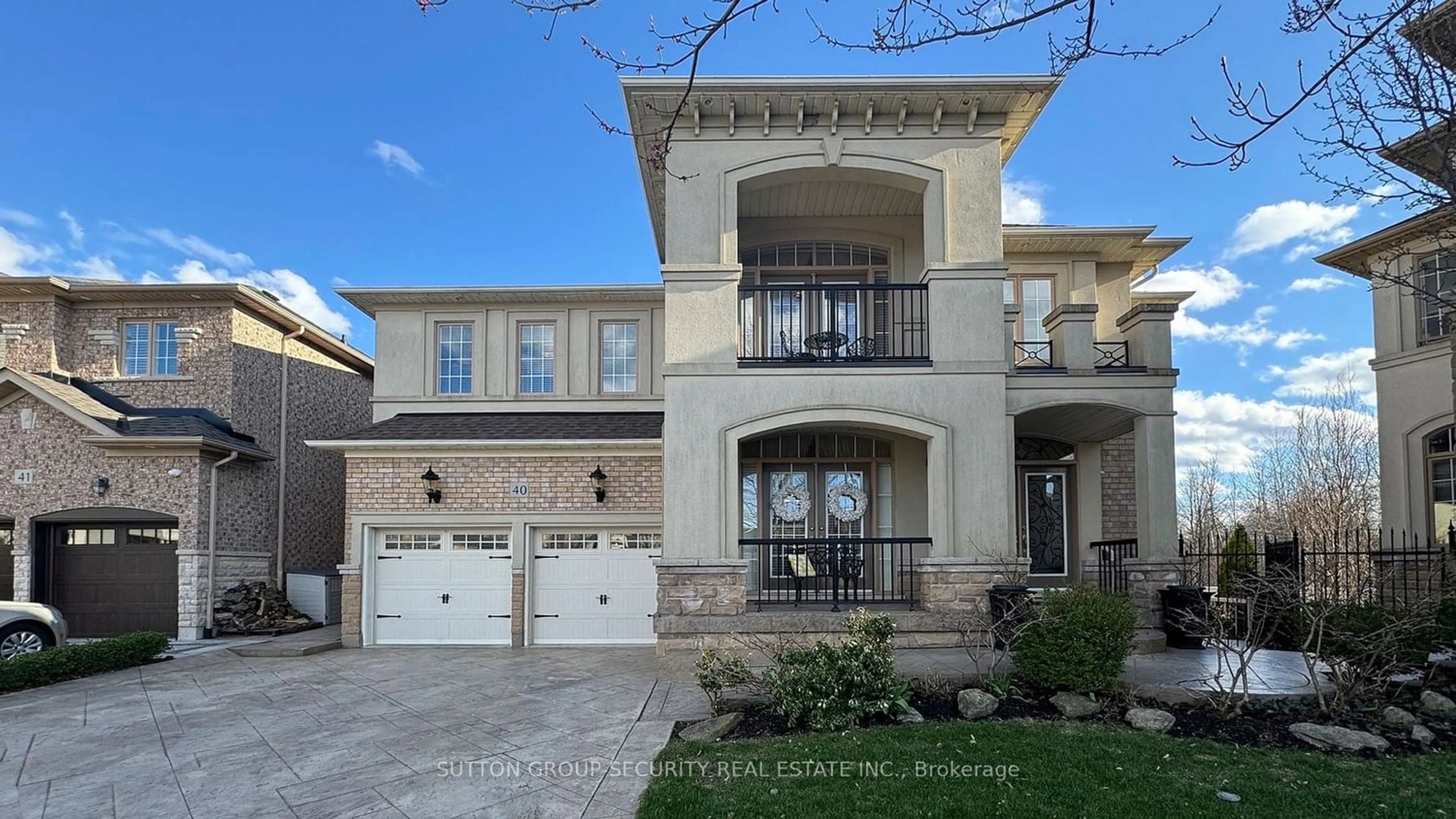 Frontside or backside of a home for 40 Meadow Ridge Crt, Vaughan Ontario L6A 0C3