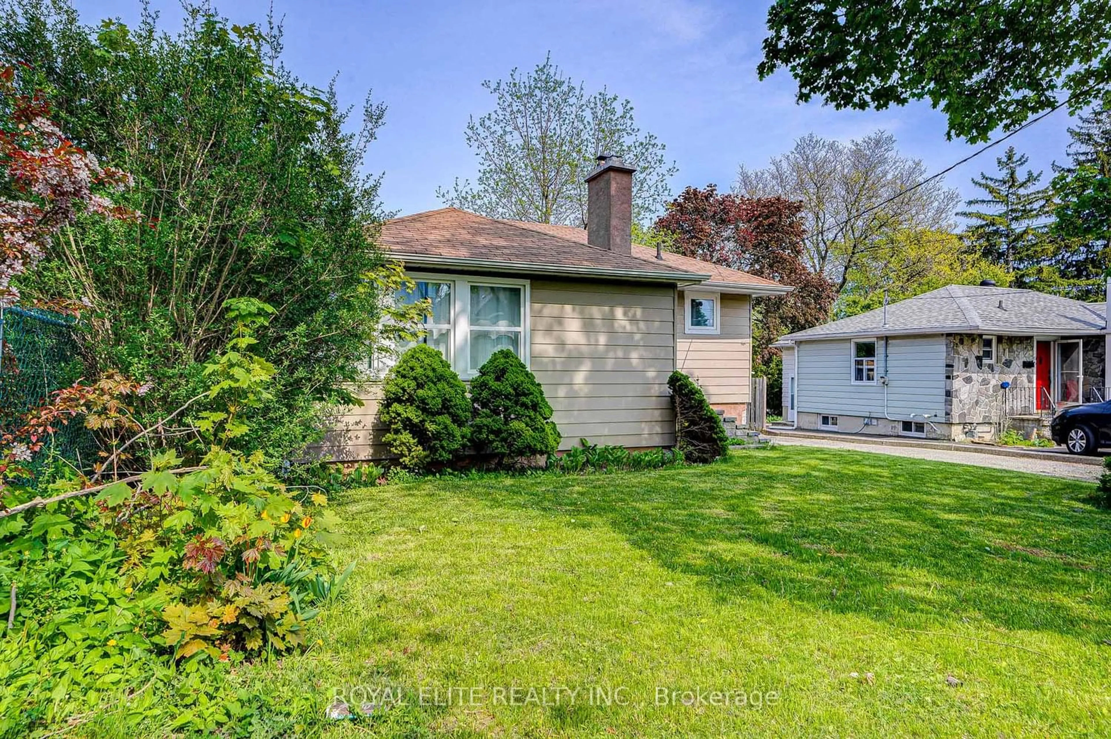 Frontside or backside of a home for 161 Church St, Richmond Hill Ontario L4C 1W5