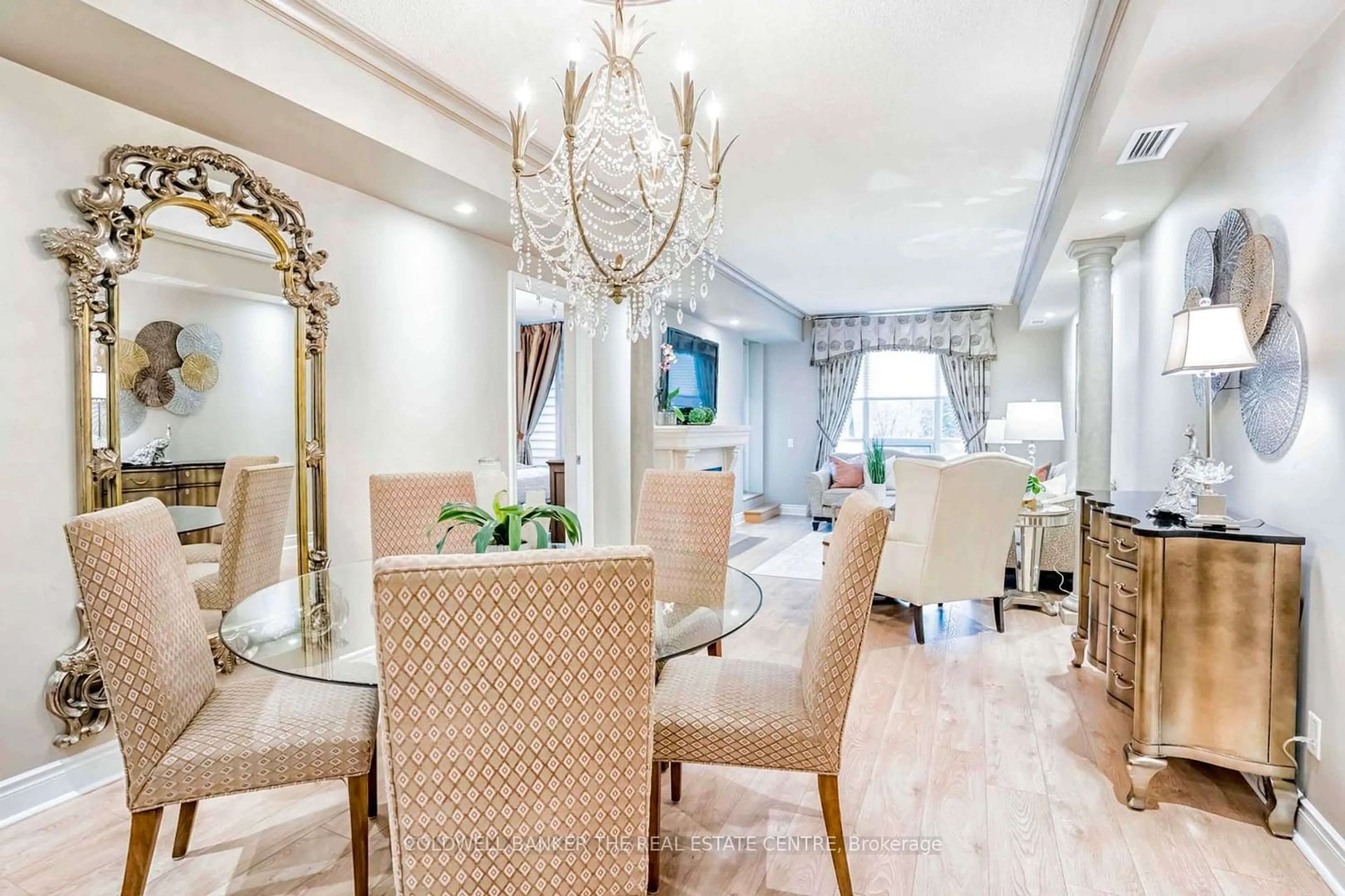 Dining room for 10101 Yonge St #305, Richmond Hill Ontario L4C 0V6
