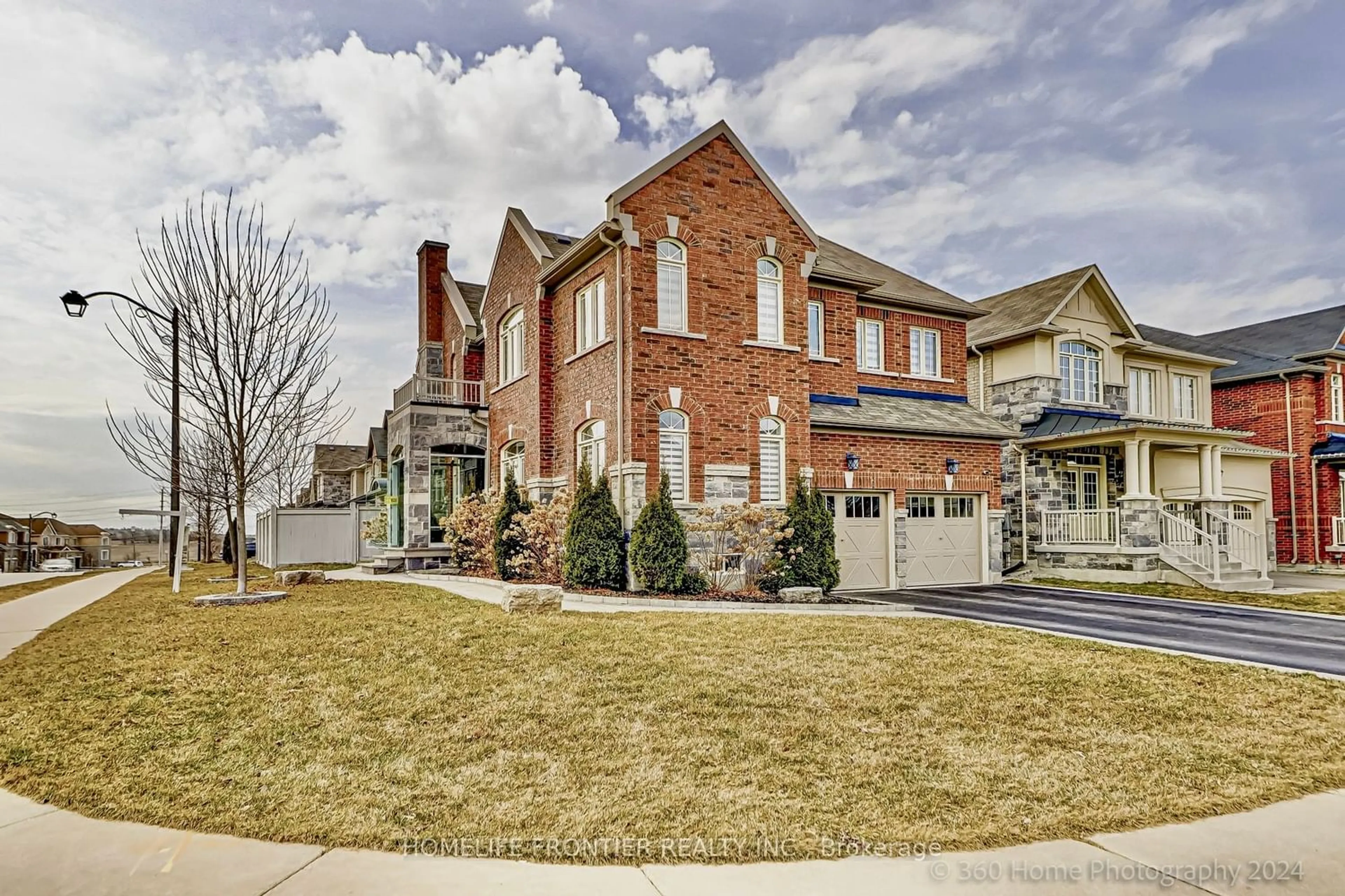 Home with brick exterior material for 550 Clifford Perry Pl, Newmarket Ontario L3X 0J1