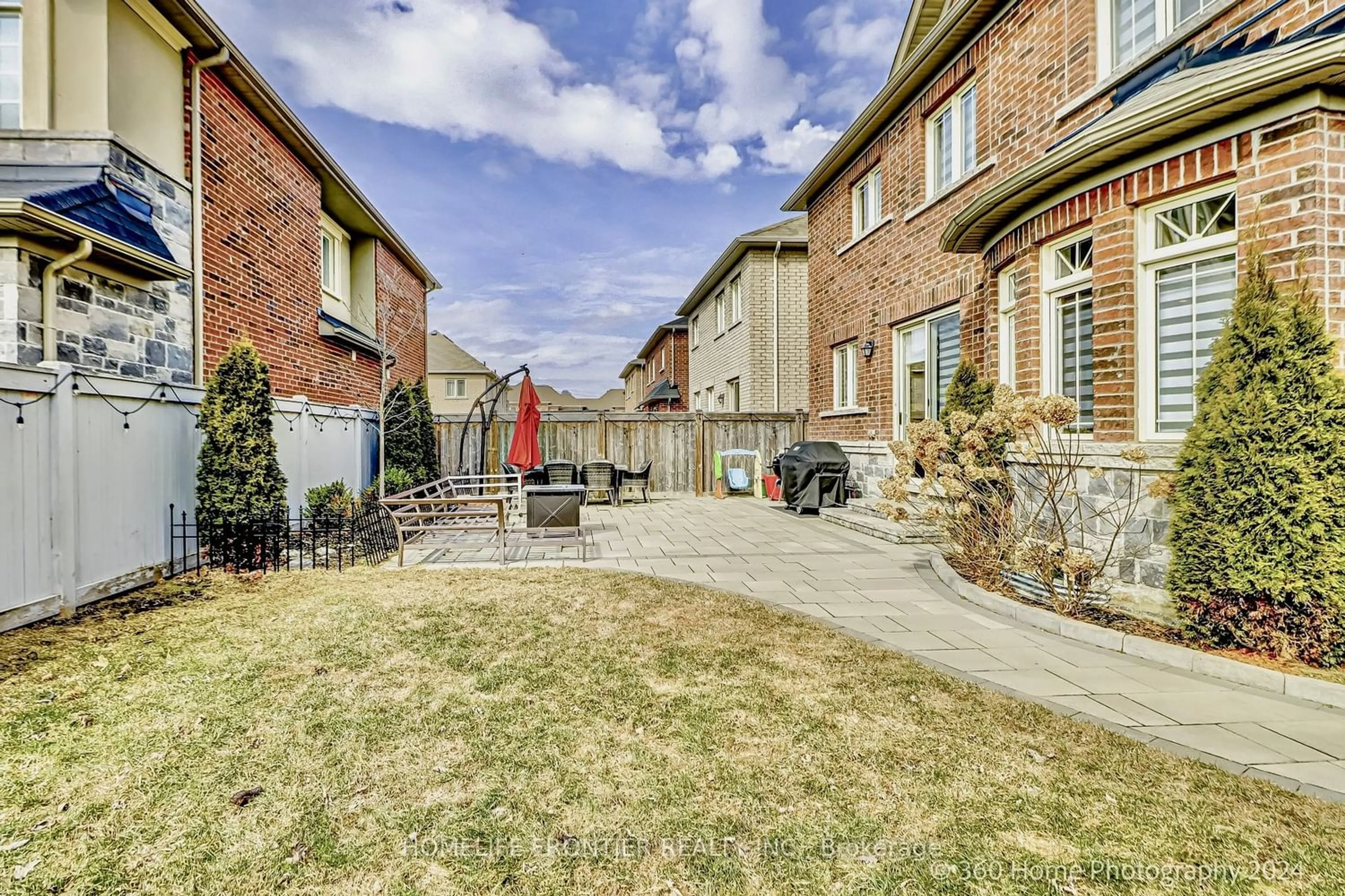 Patio for 550 Clifford Perry Pl, Newmarket Ontario L3X 0J1