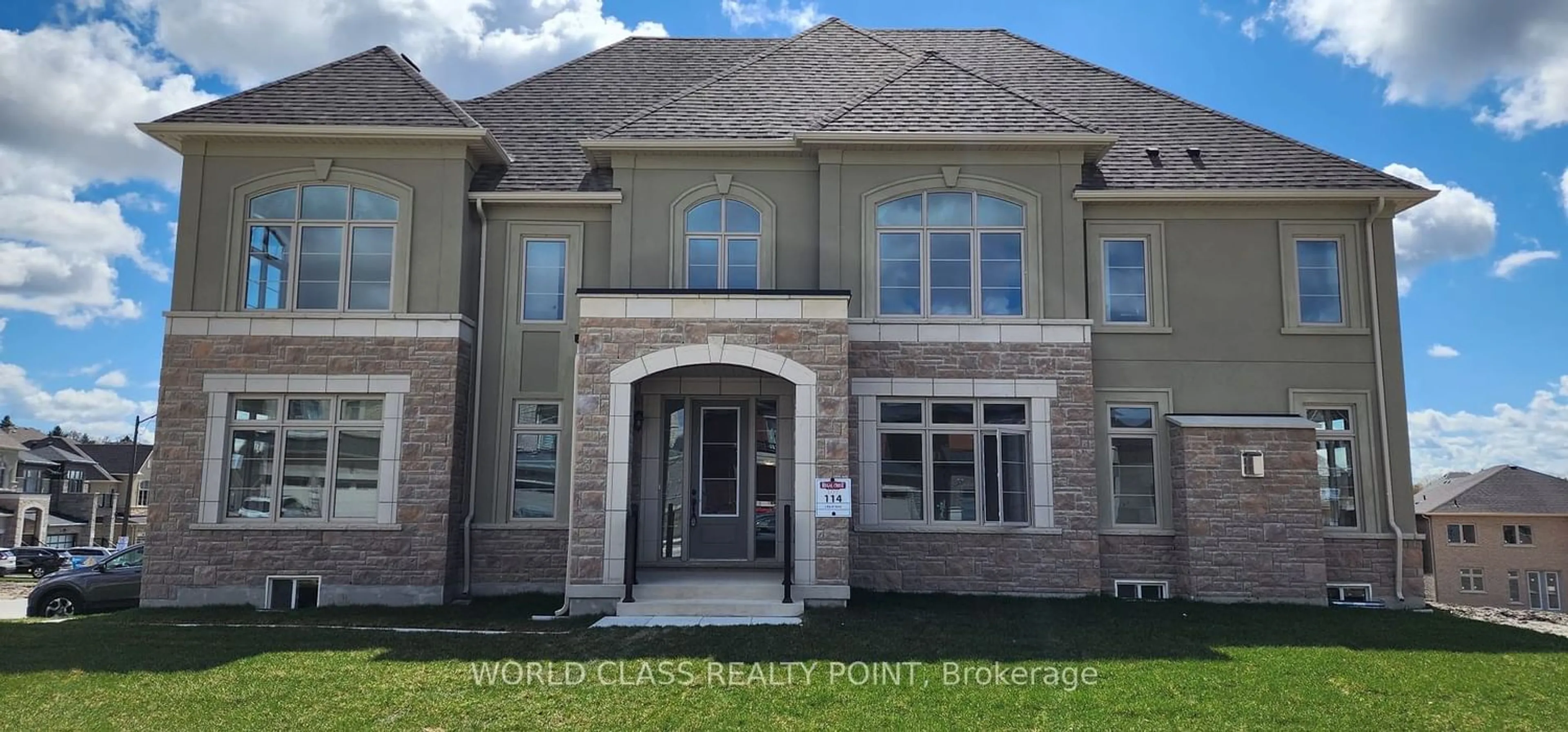 Home with brick exterior material for 2 Belay Bend, East Gwillimbury Ontario L9N 0V8