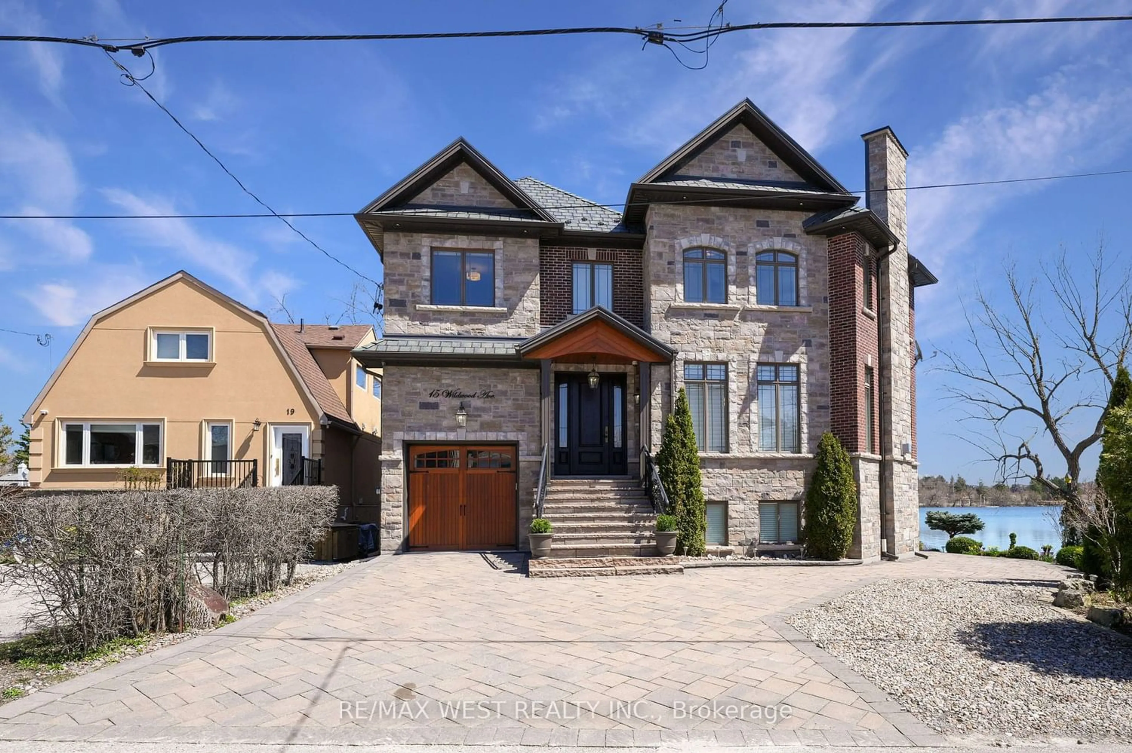 Frontside or backside of a home for 15 Wildwood Ave, Richmond Hill Ontario L4E 3B9