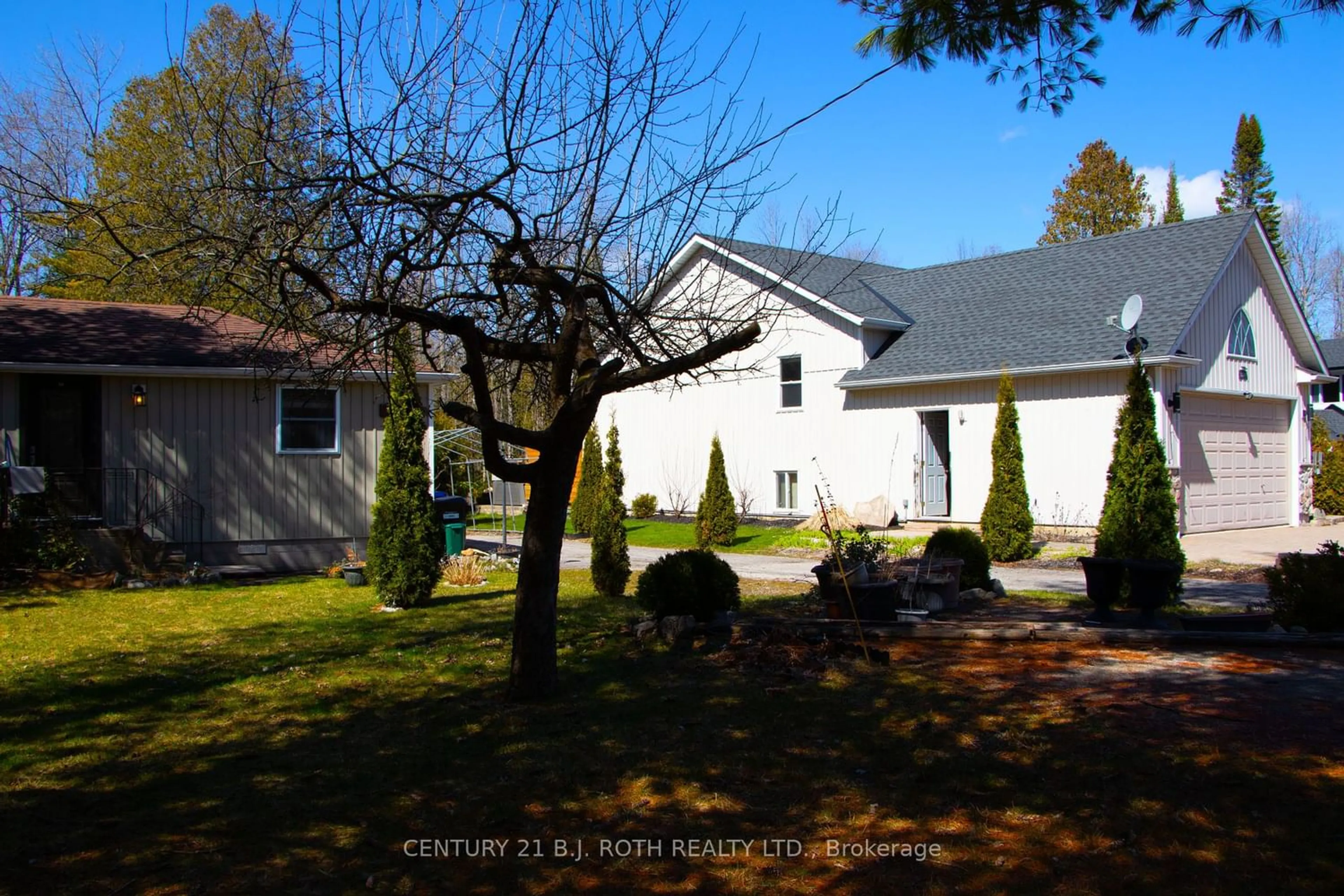 Outside view for 3342 Orchard Ave, Innisfil Ontario L9S 2K9
