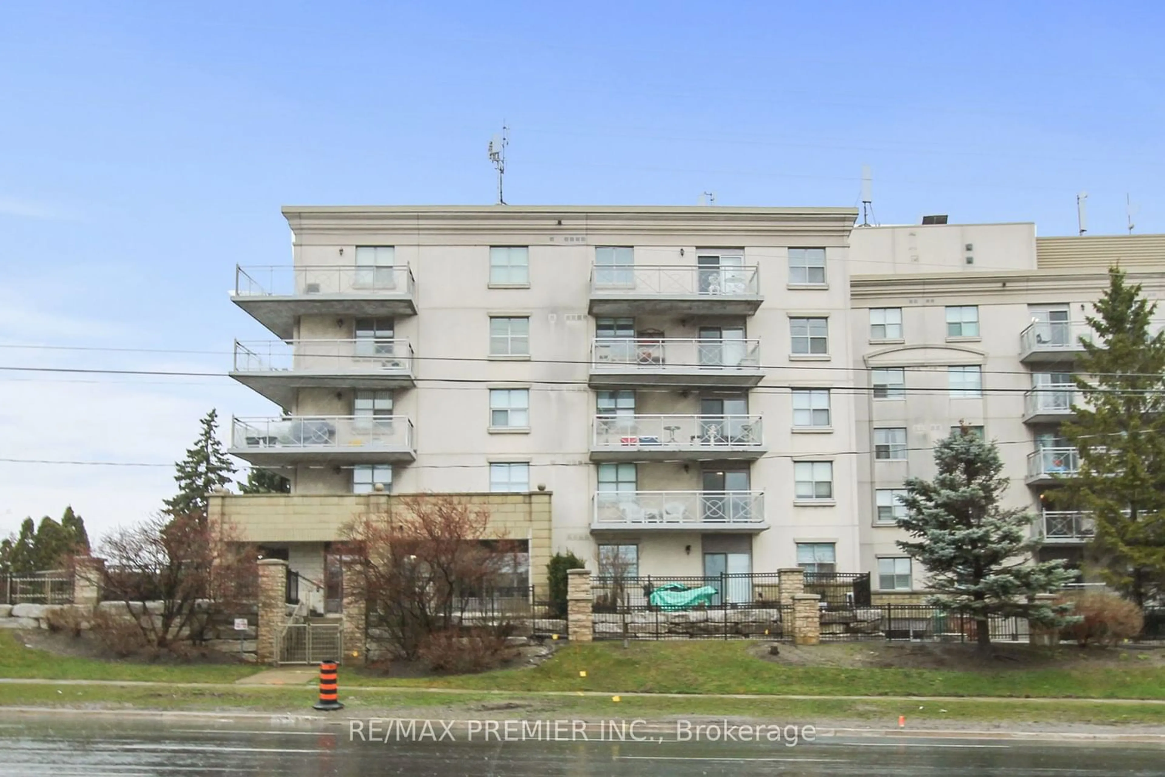 A pic from exterior of the house or condo for 2500 Rutherford Rd #Ste 211, Vaughan Ontario L4K 5N7
