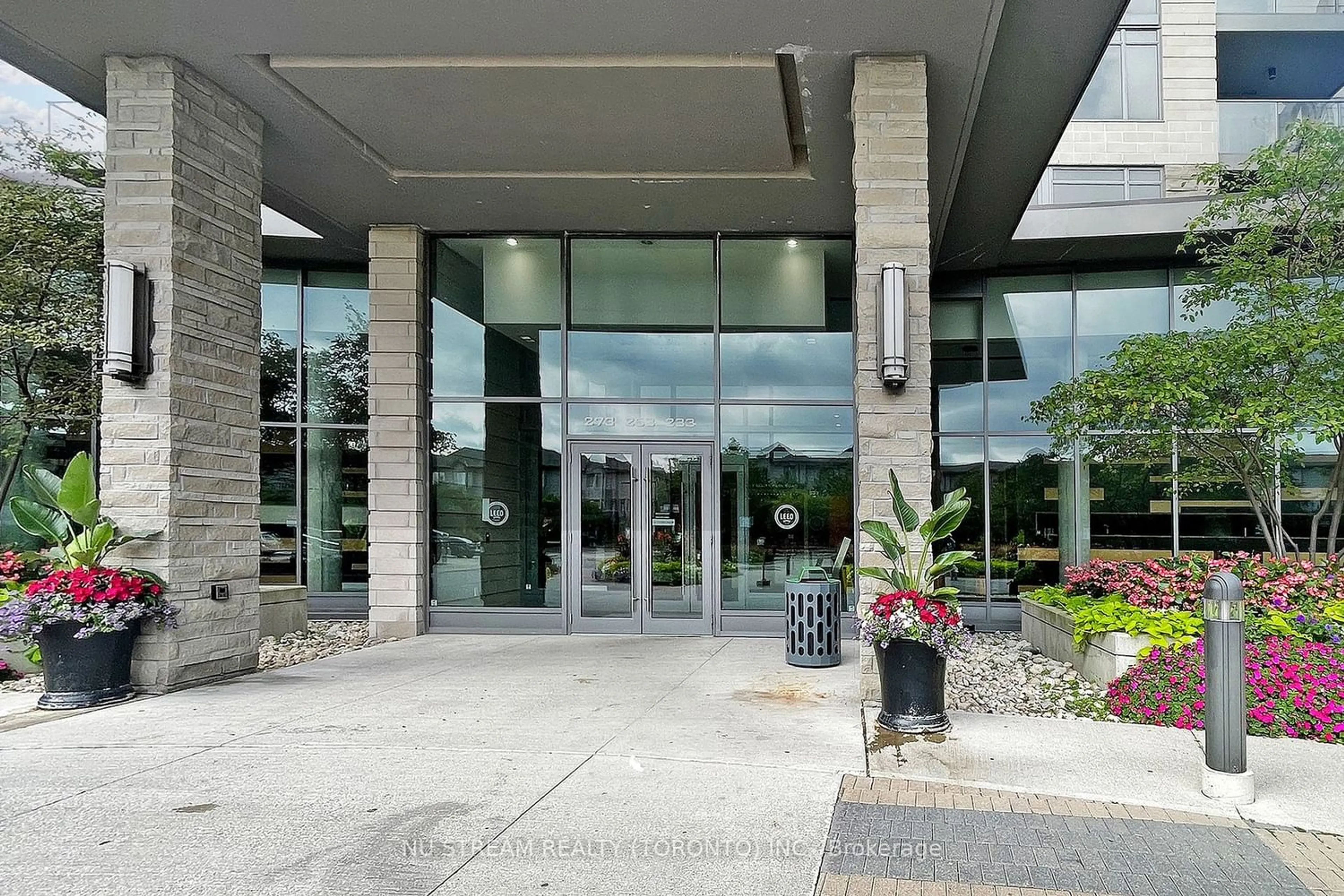 Indoor lobby for 273 South Park Rd #611, Markham Ontario L3T 0B5