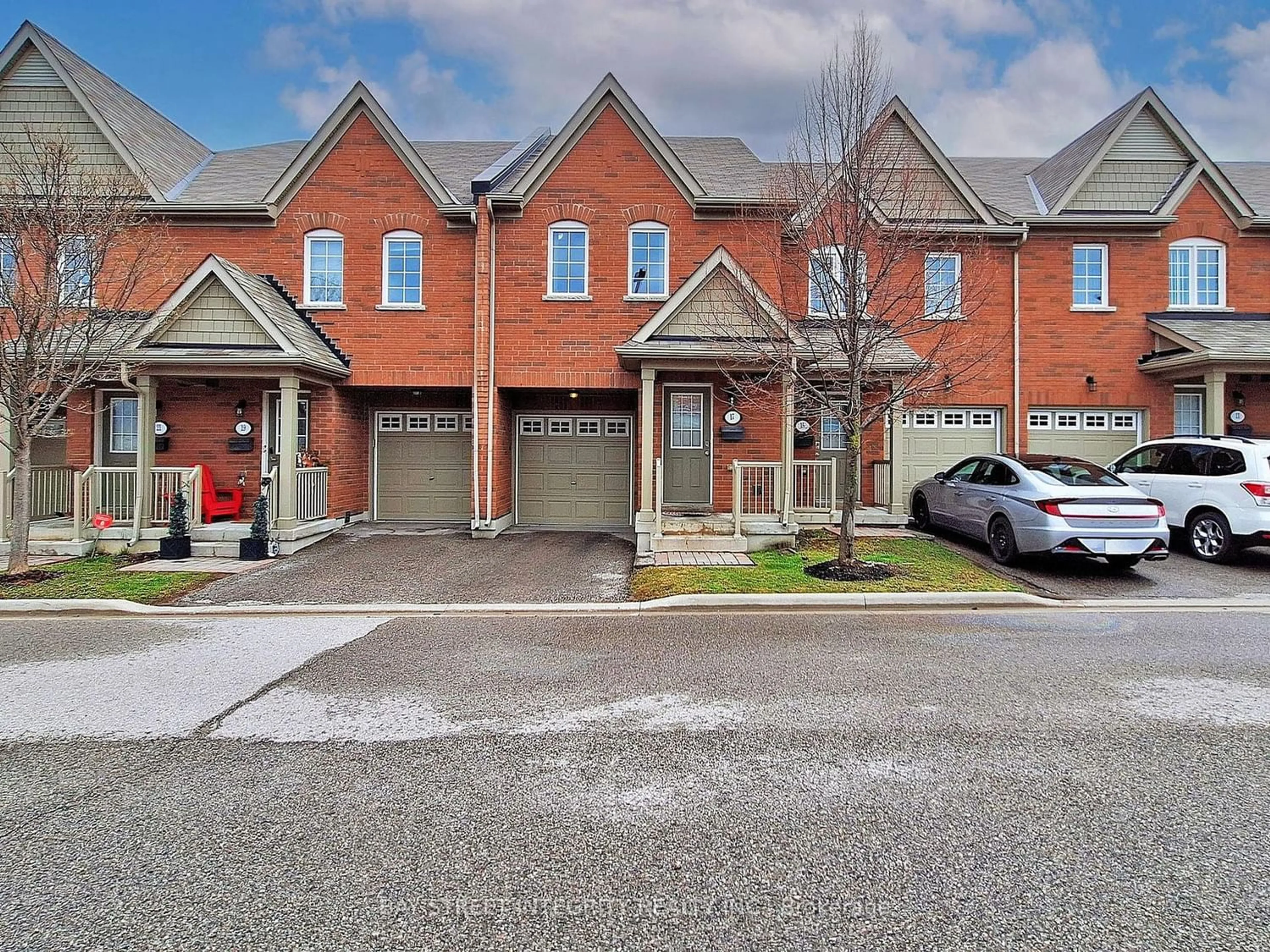 A pic from exterior of the house or condo for 17 Winn Pl, Aurora Ontario L4G 0S2