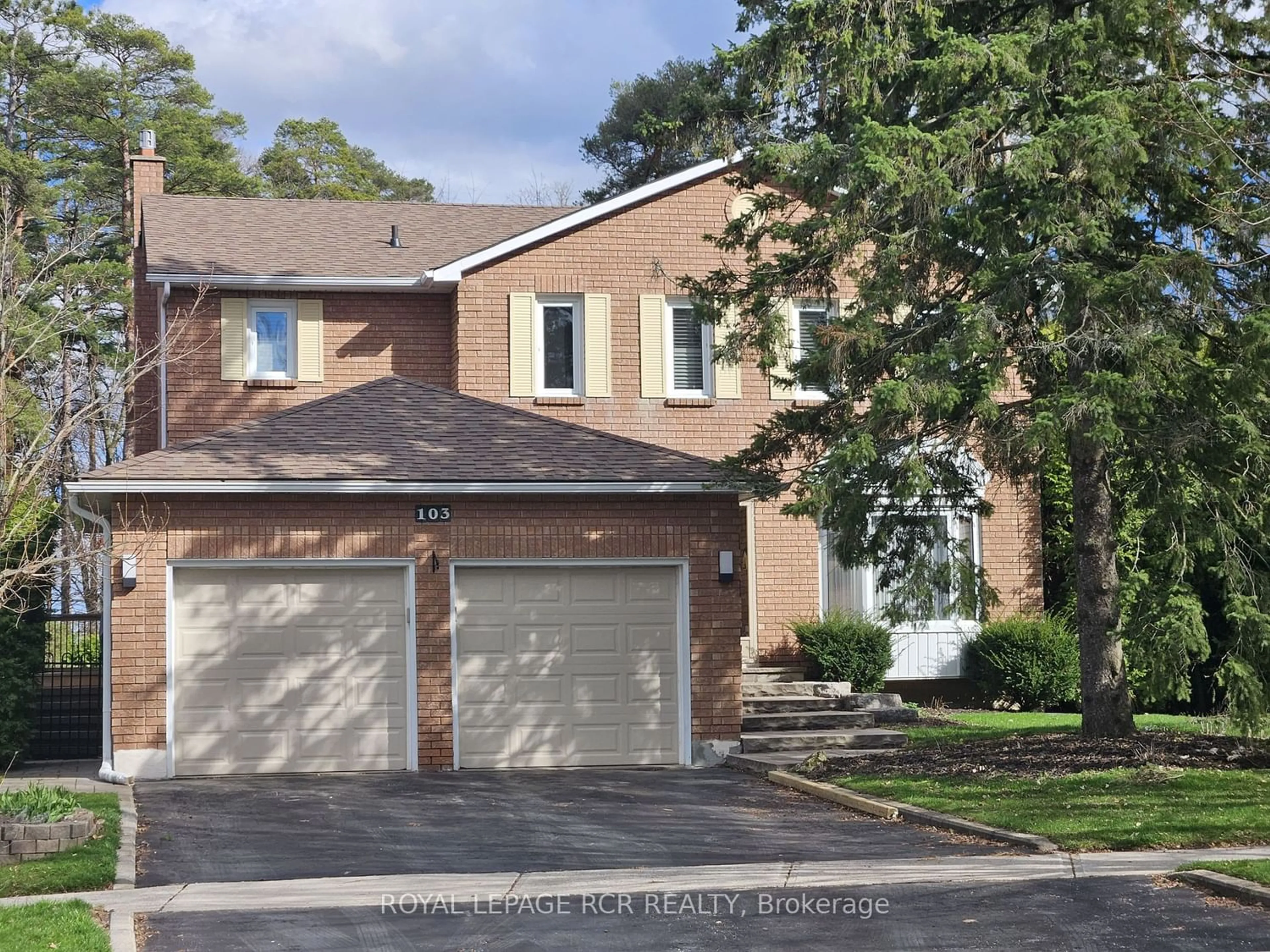 Frontside or backside of a home for 103 Heathwood Heights Dr, Aurora Ontario L4G 4W3