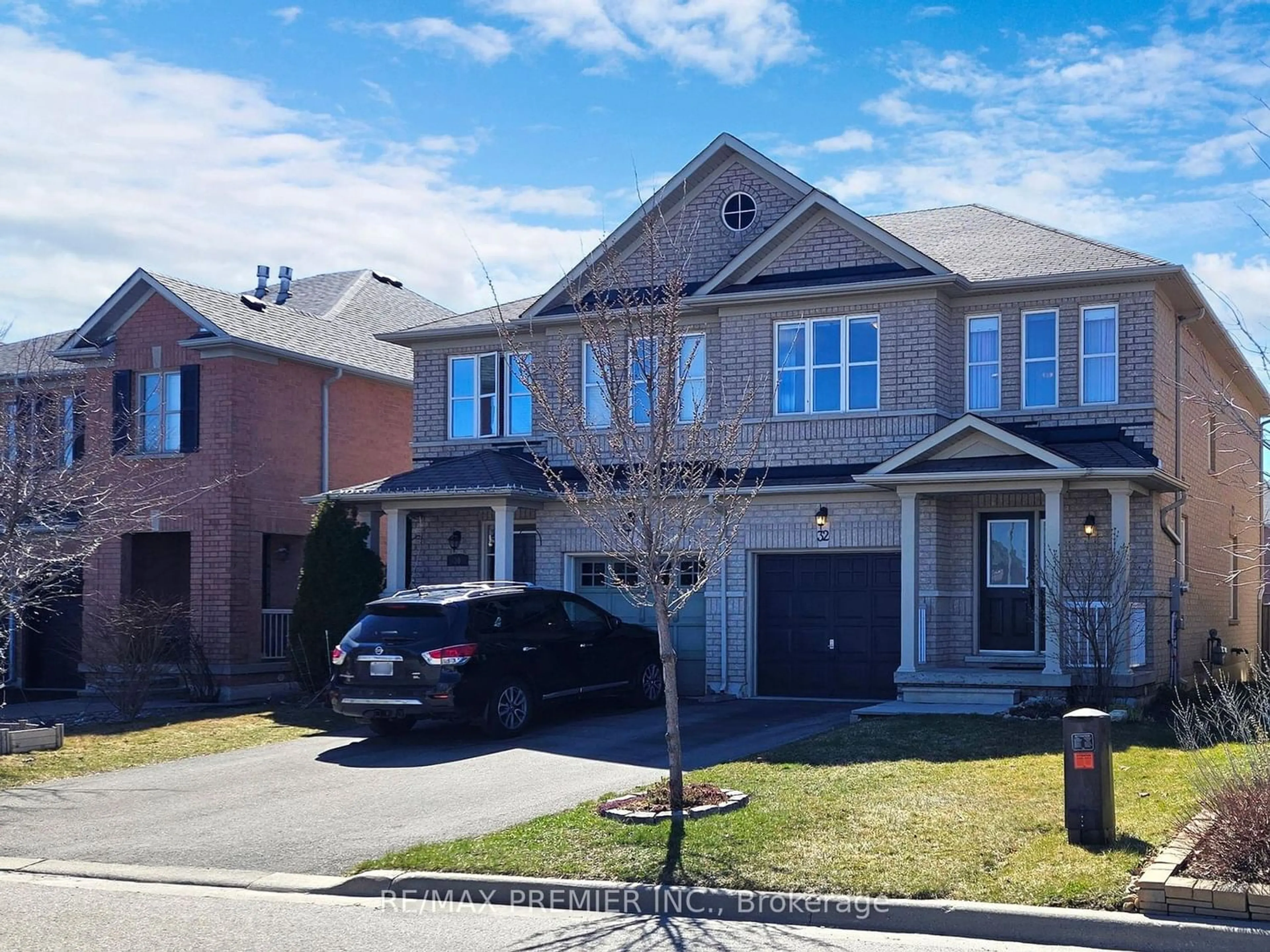 Home with brick exterior material for 32 Black Maple Cres, Vaughan Ontario L6A 0P6