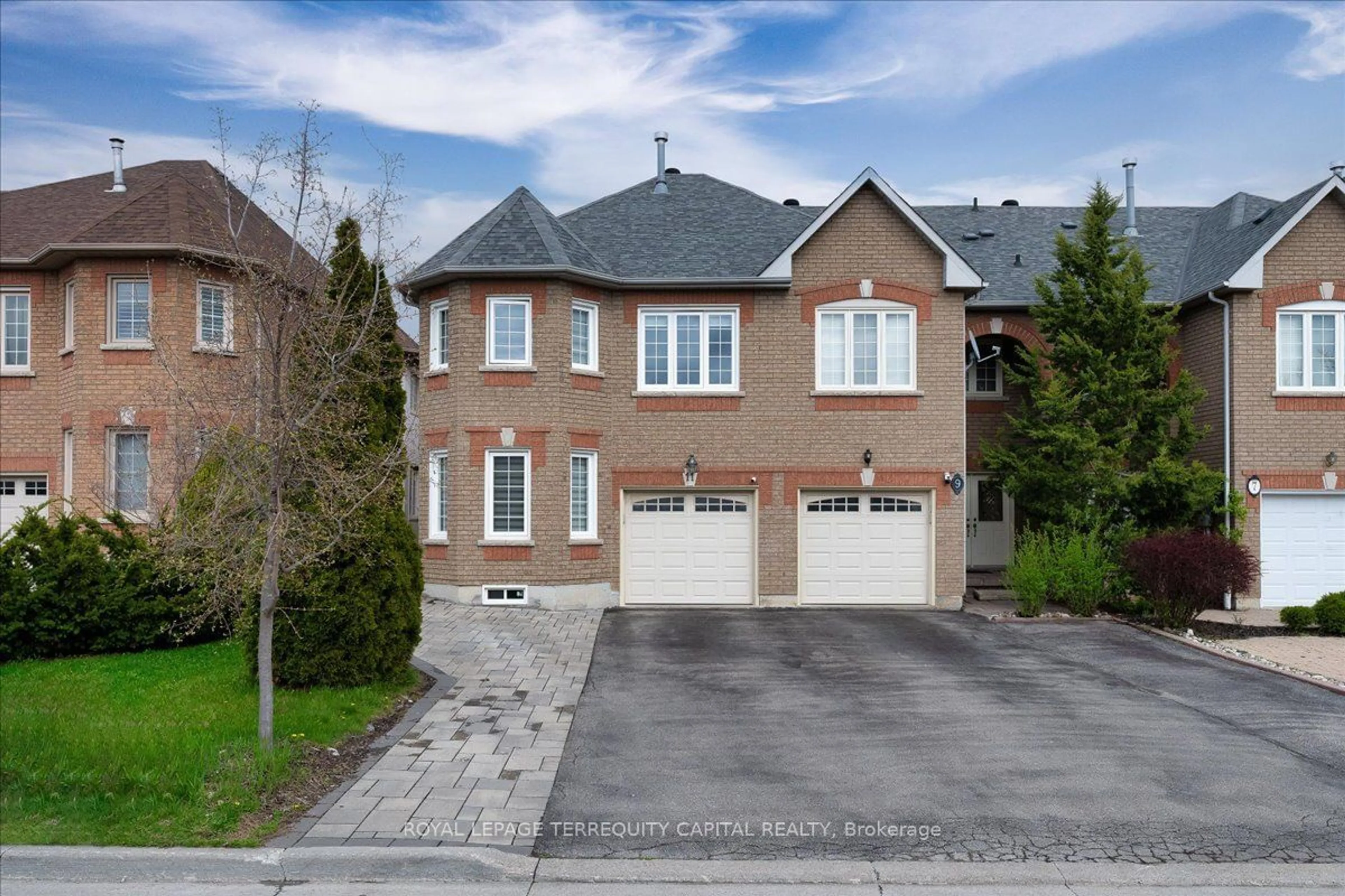Frontside or backside of a home for 11 Miriam Garden Way, Vaughan Ontario L4J 8H5
