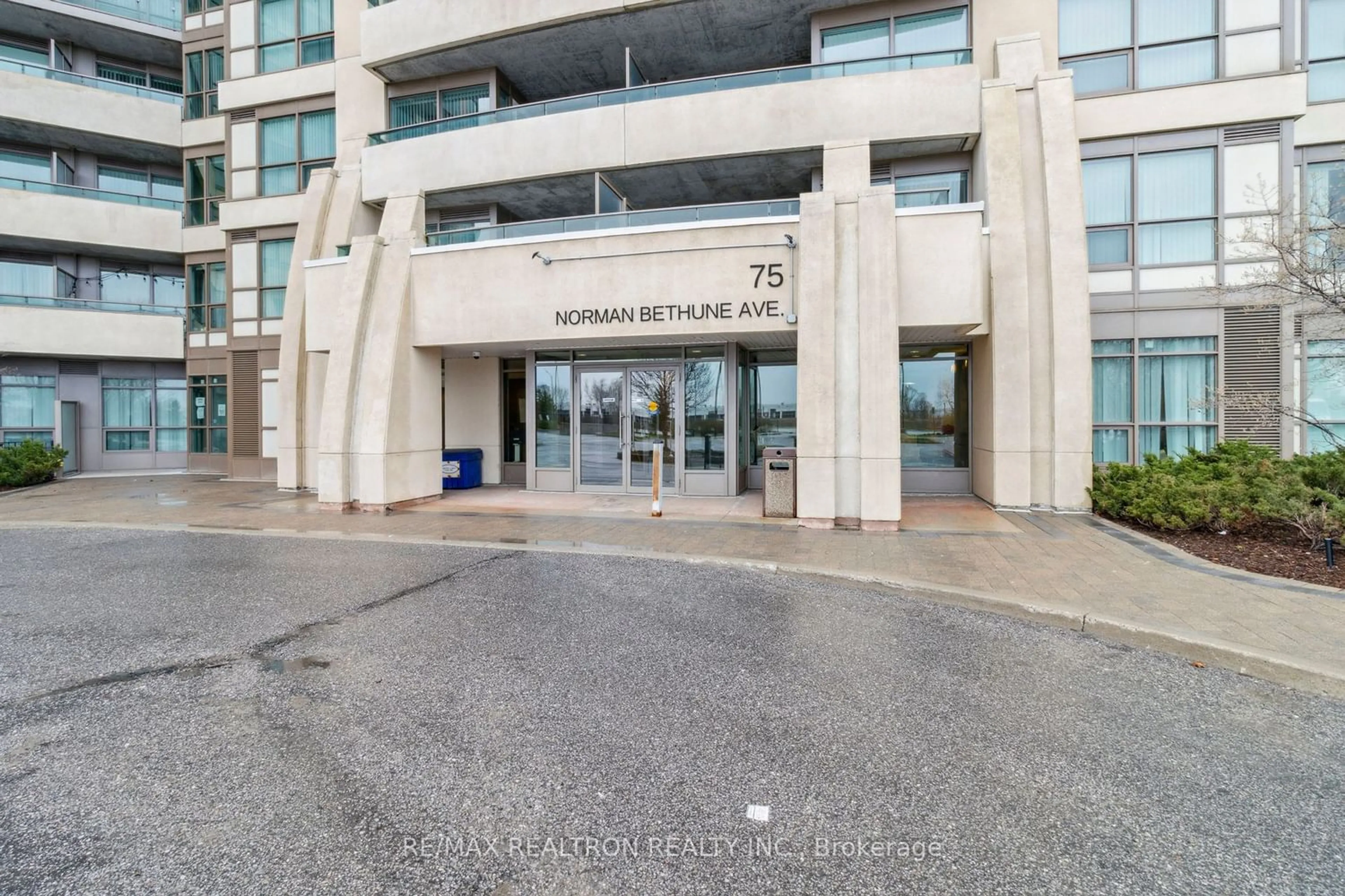 Street view for 75 Norman Bethune Ave #916, Richmond Hill Ontario L4B 0C3