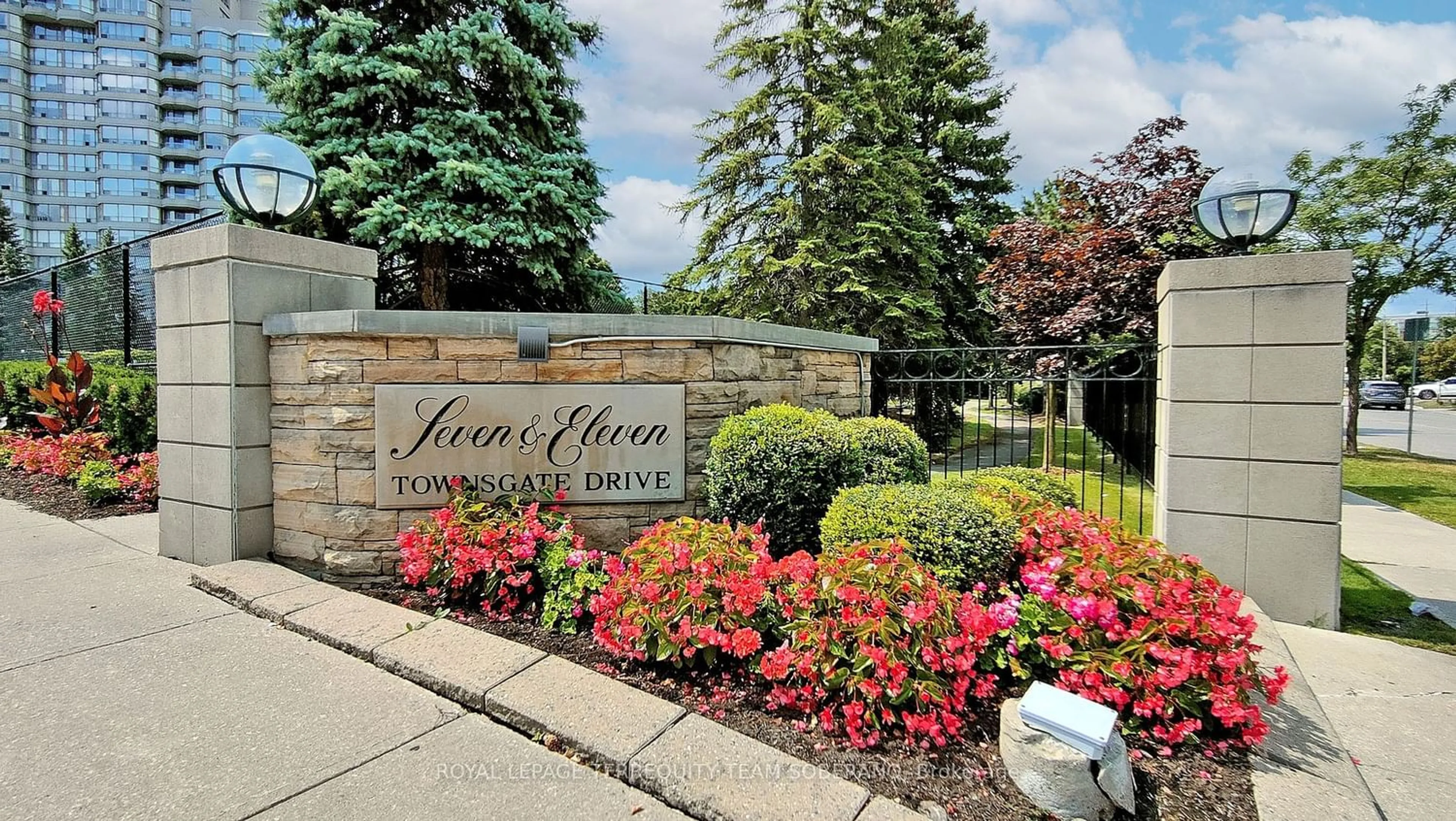 A pic from exterior of the house or condo for 7 Townsgate Dr #312, Vaughan Ontario L4J 7Z9