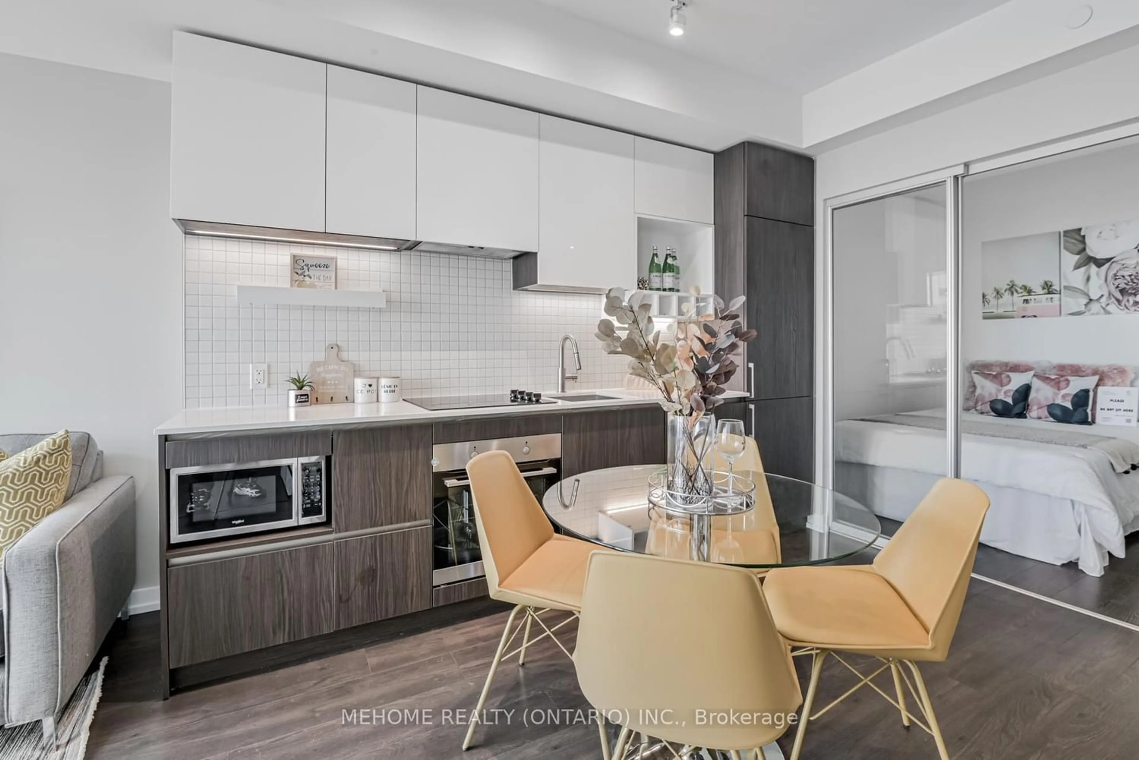 Contemporary kitchen for 5 Buttermill Ave #3706, Vaughan Ontario L4K 0J5