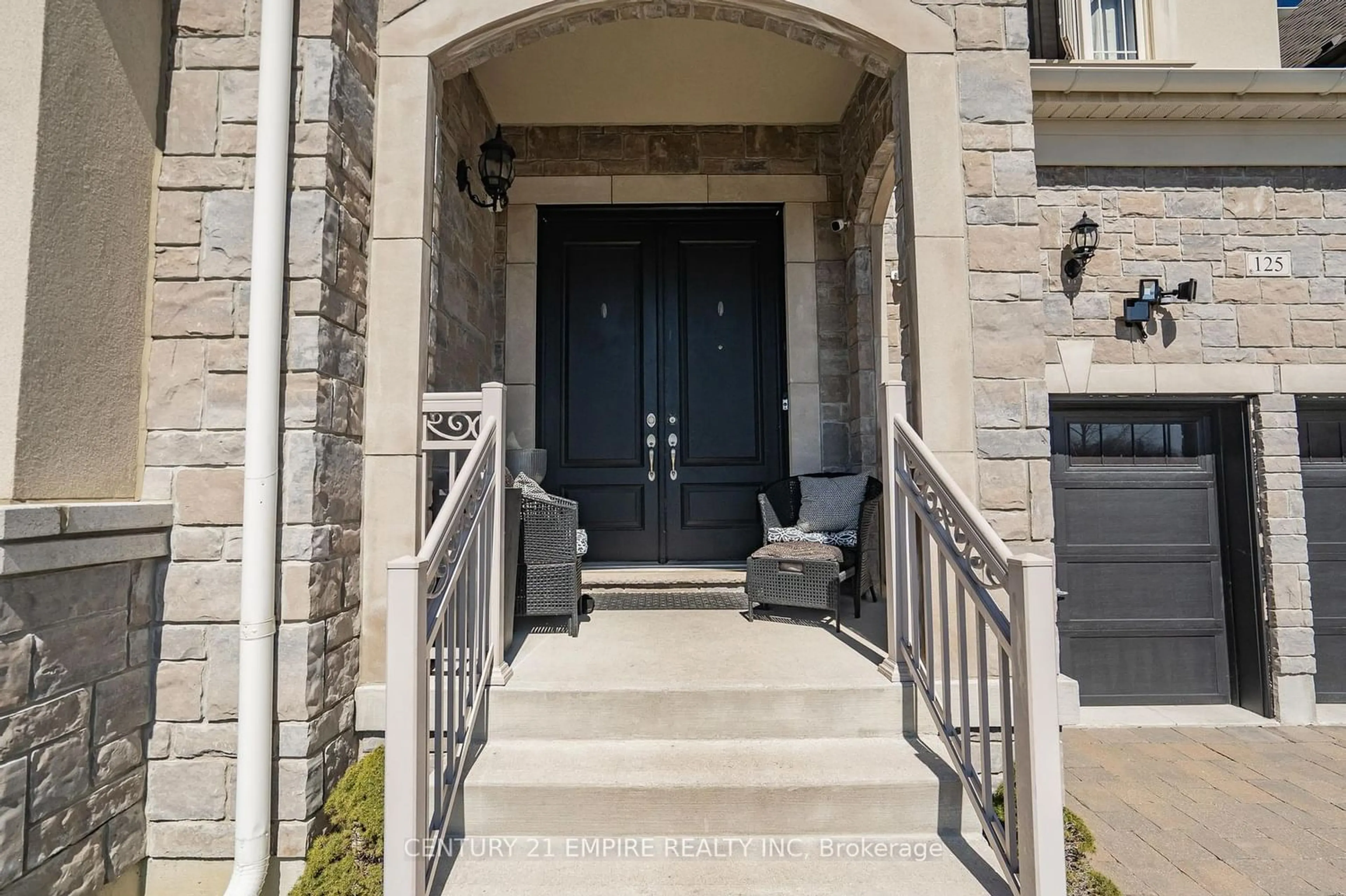 Indoor entryway for 125 Chesney Cres, Vaughan Ontario L4H 4A6