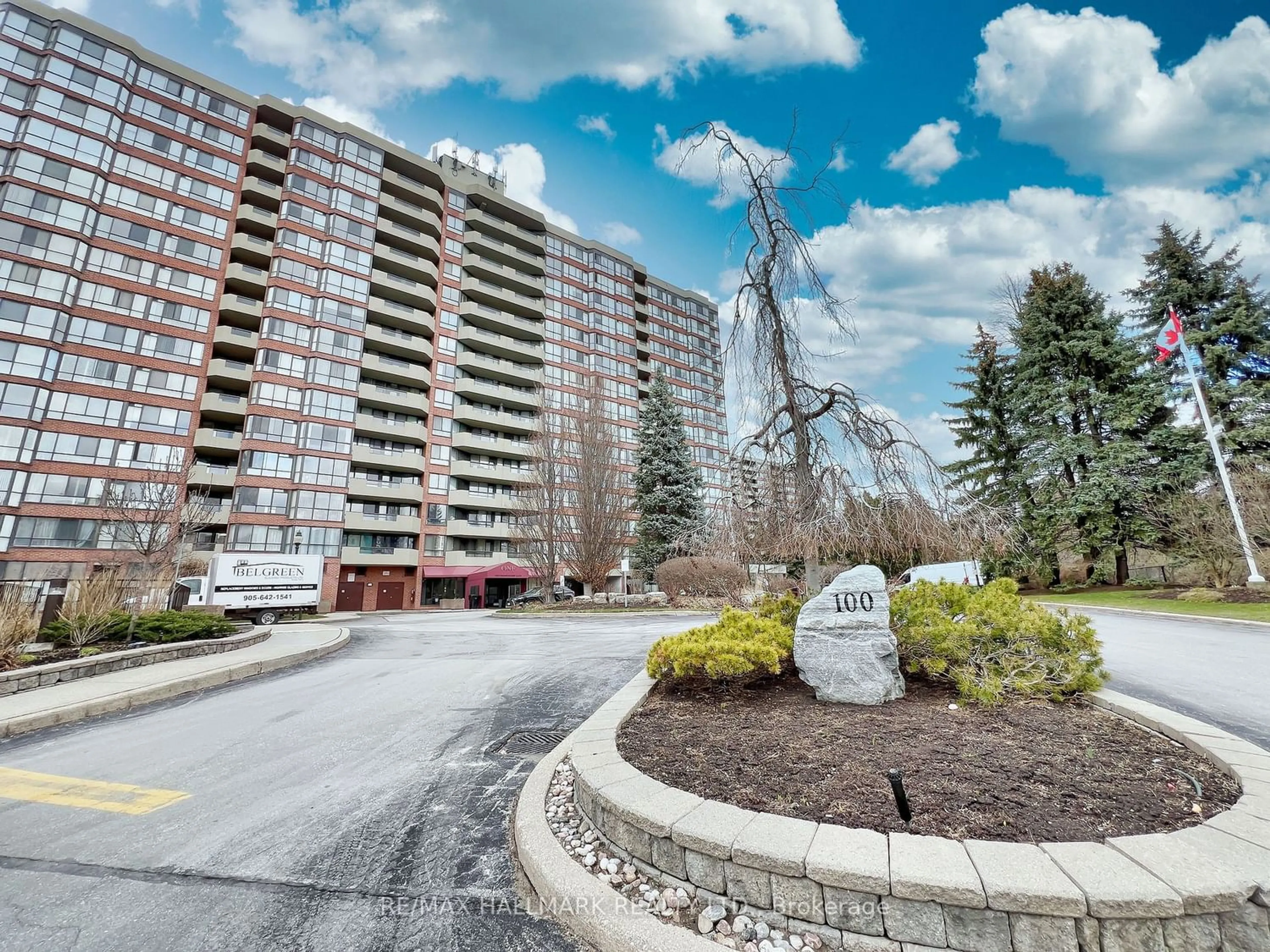 A pic from exterior of the house or condo for 100 Observatory Lane #P-10, Richmond Hill Ontario L4C 1T4