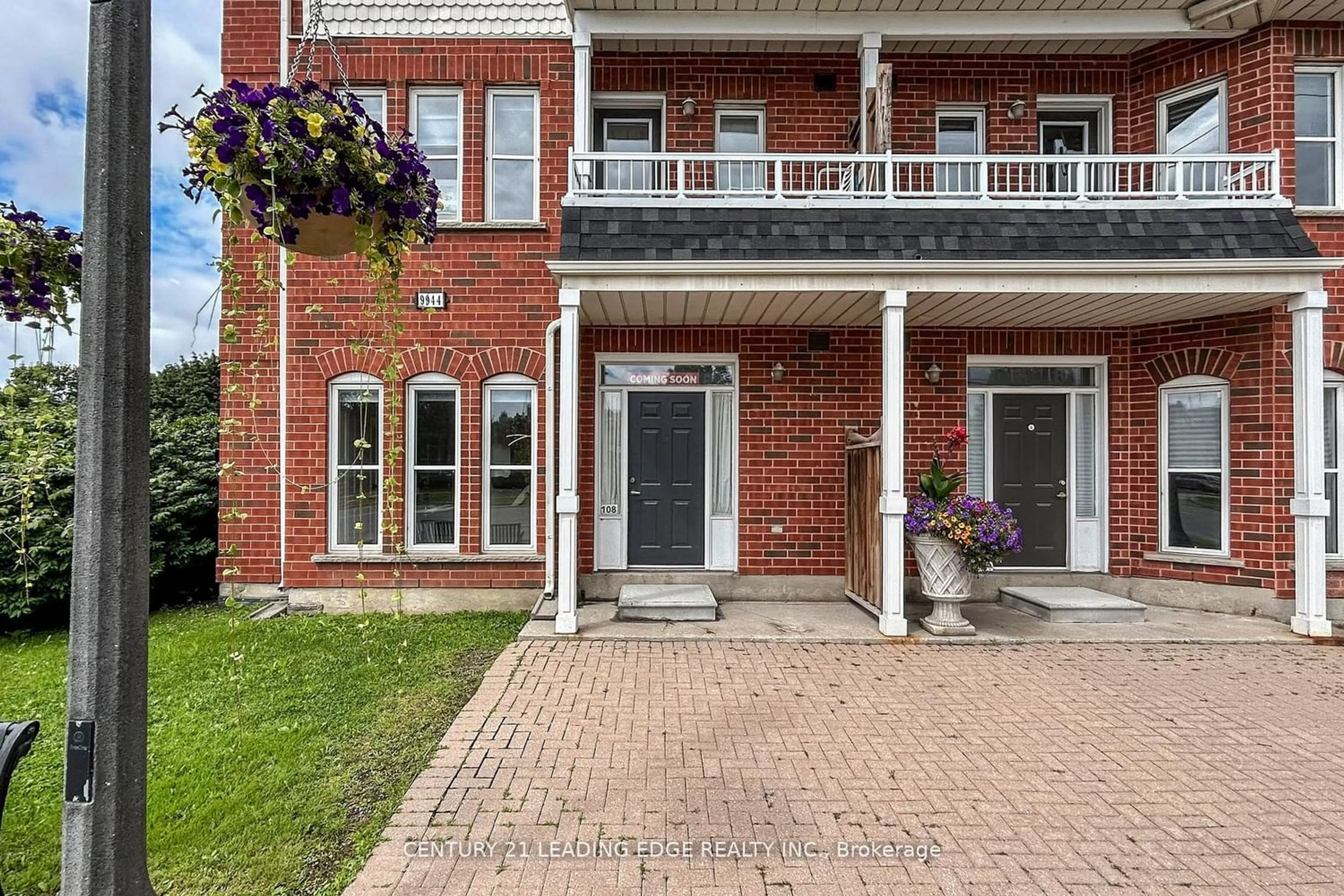 A pic from exterior of the house or condo for 9944 Keele St #108, Vaughan Ontario L6A 3Y4