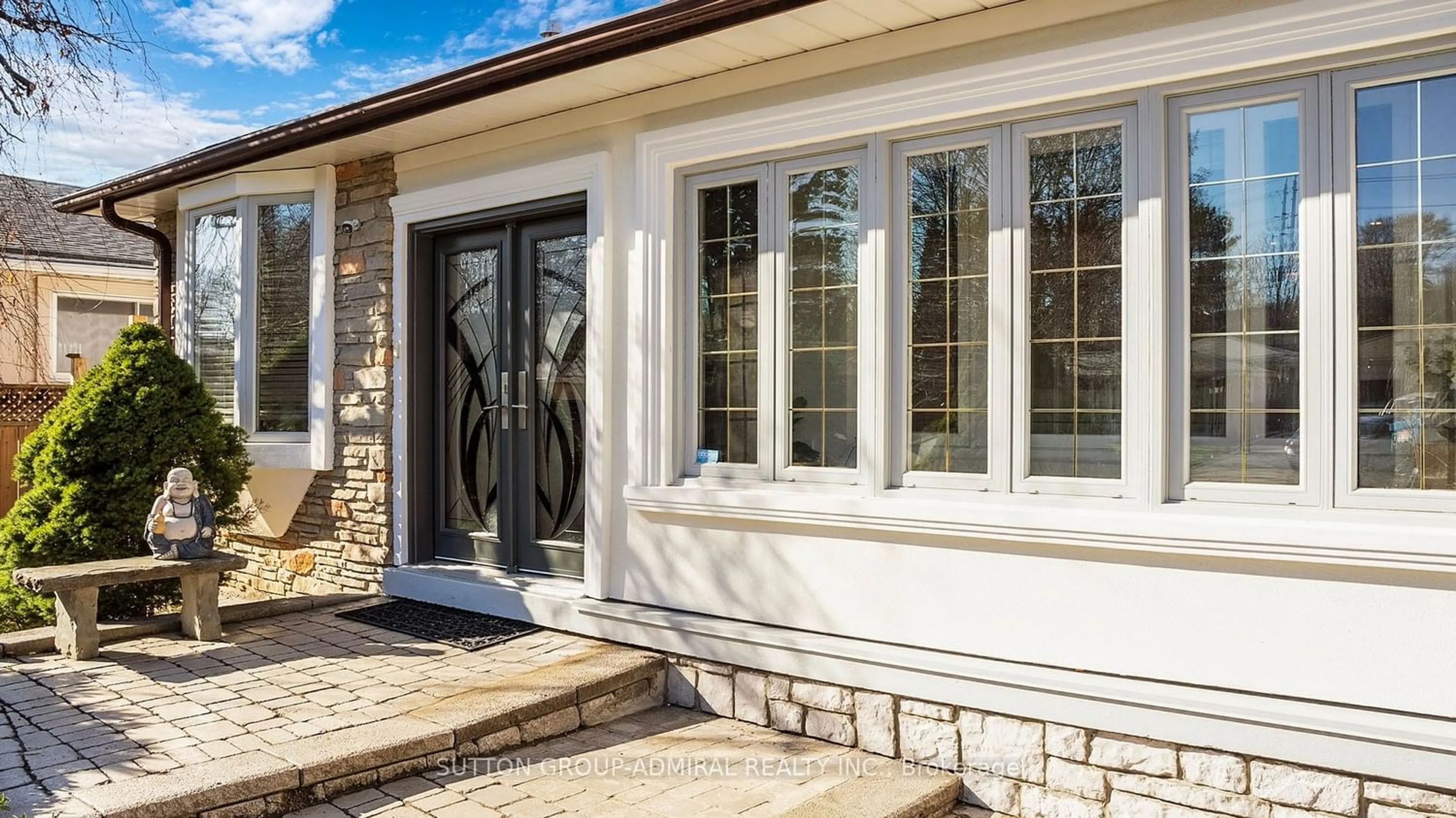 Home with vinyl exterior material for 167 Kirk Dr, Markham Ontario L3T 3L6