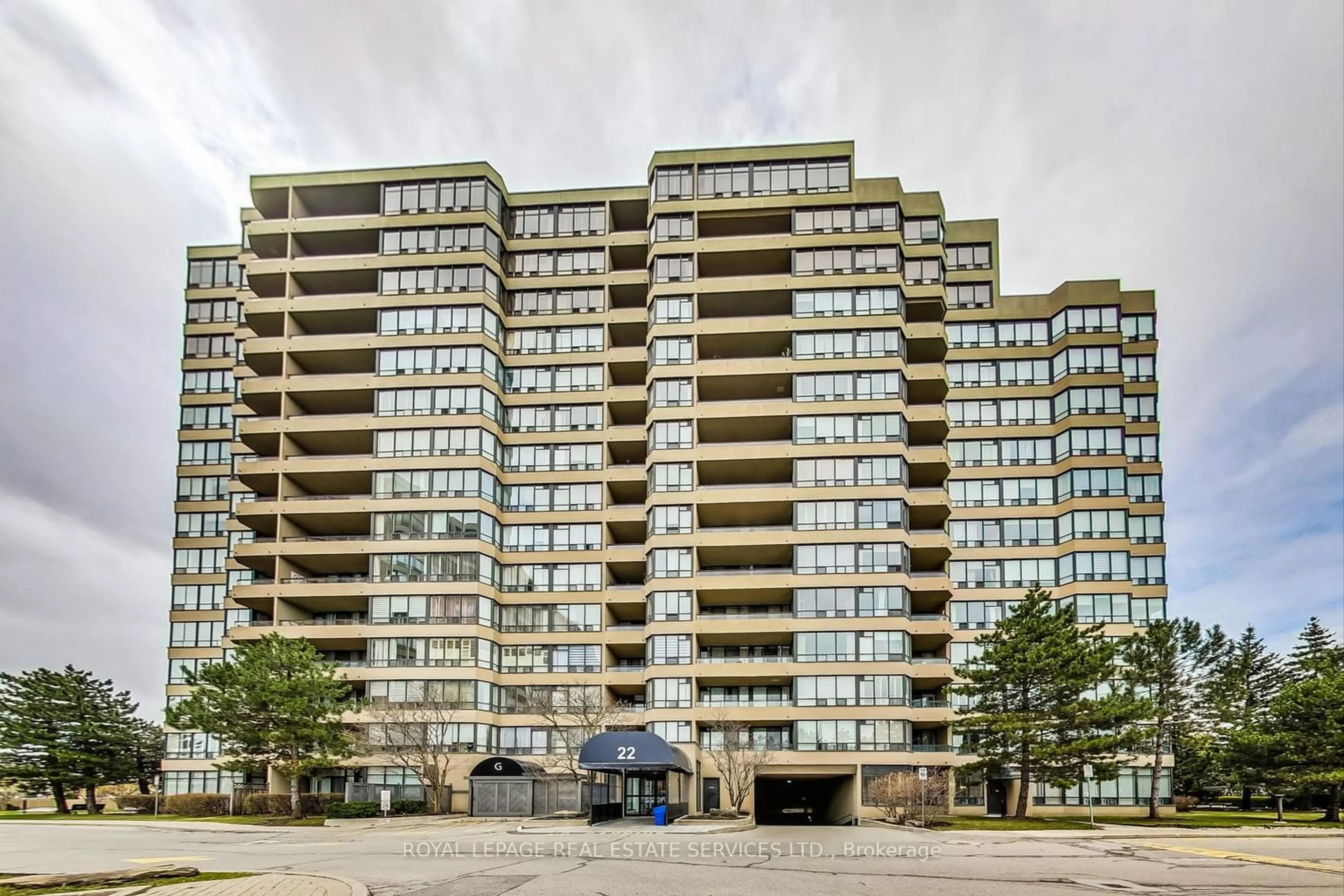 A pic from exterior of the house or condo for 22 Clarissa Dr #908, Richmond Hill Ontario L4C 9R6