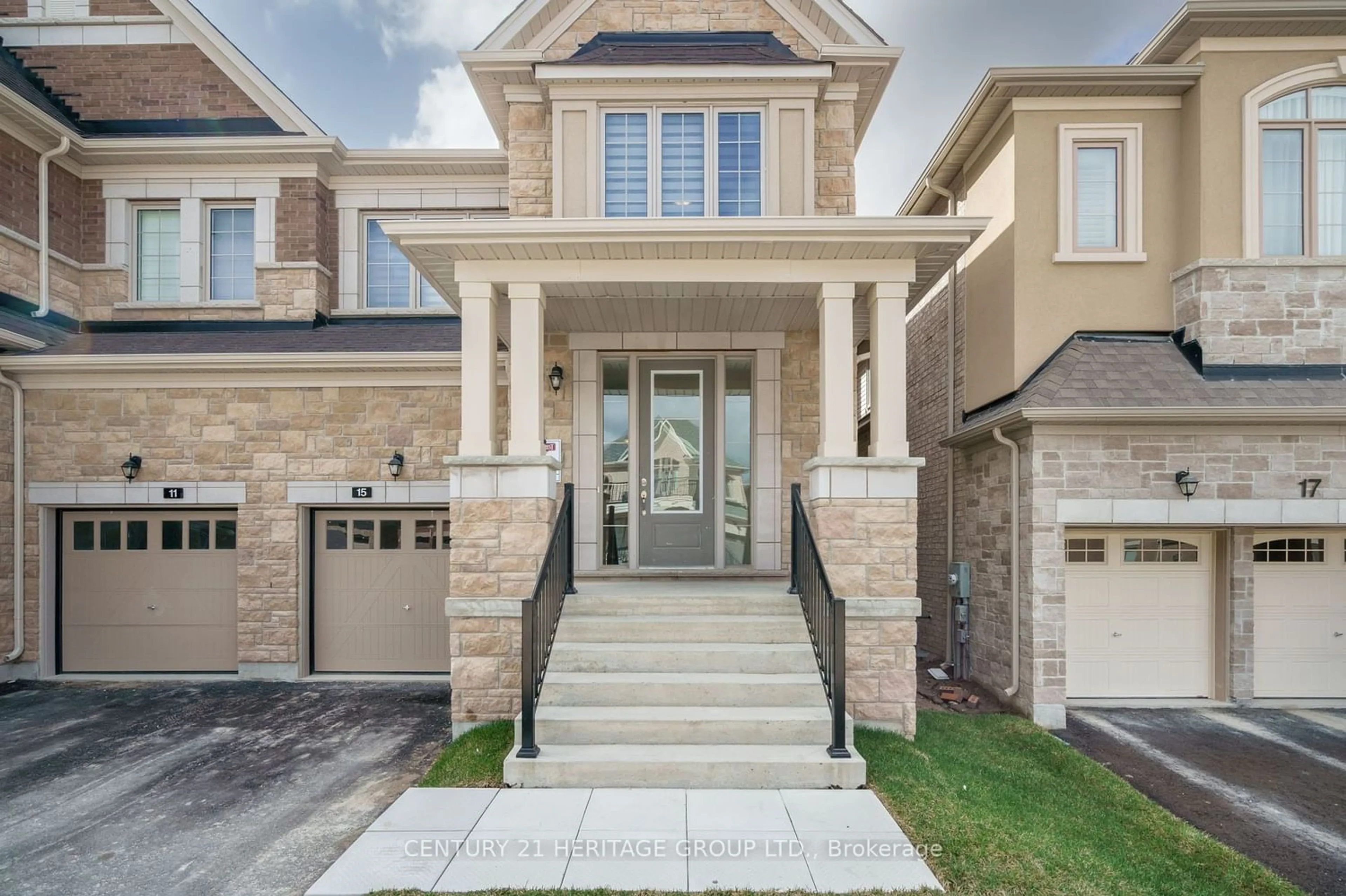 Home with brick exterior material for 15 Kentledge Ave, East Gwillimbury Ontario L9N 0W3