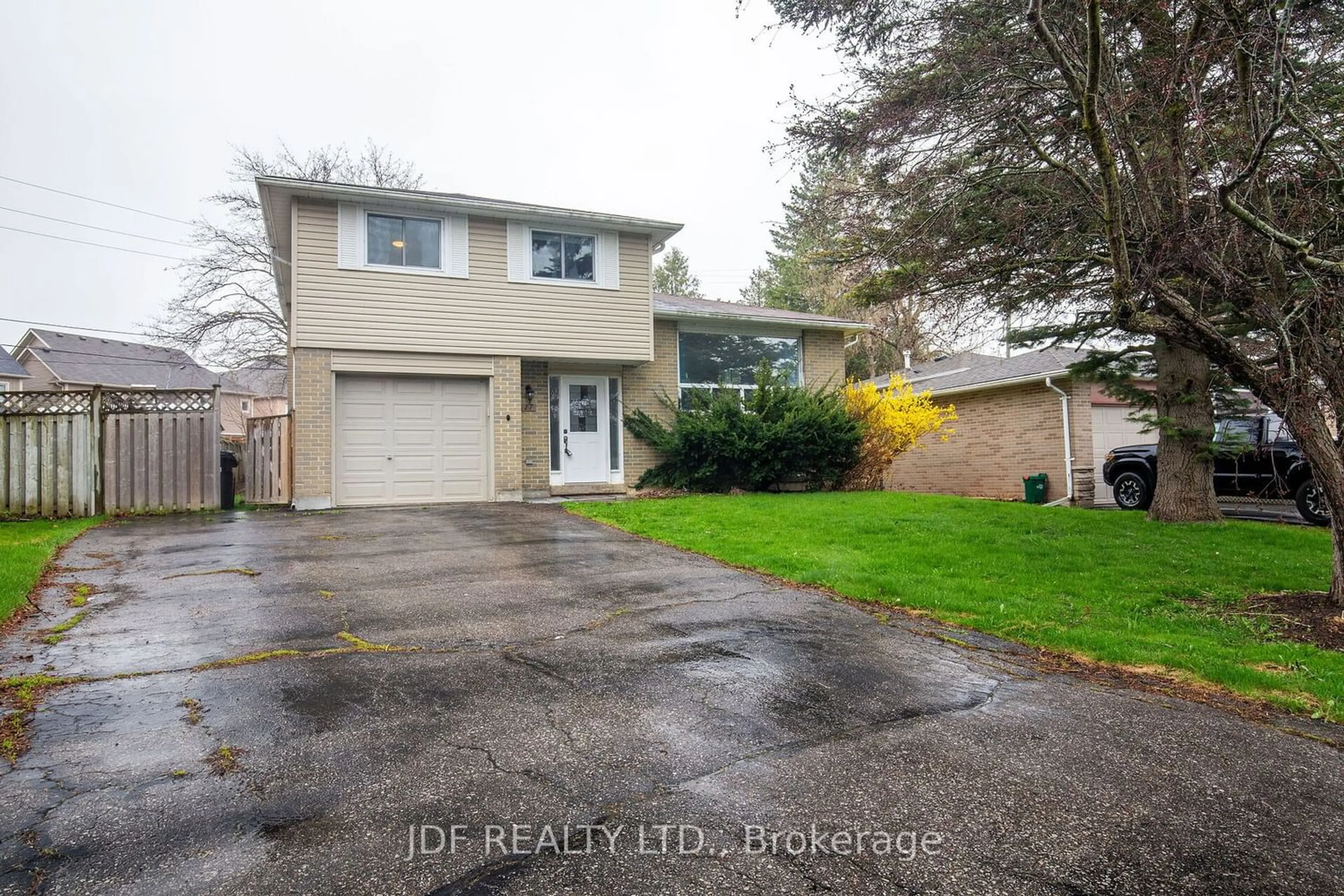 Frontside or backside of a home for 17 Brown St, New Tecumseth Ontario L0G 1W0