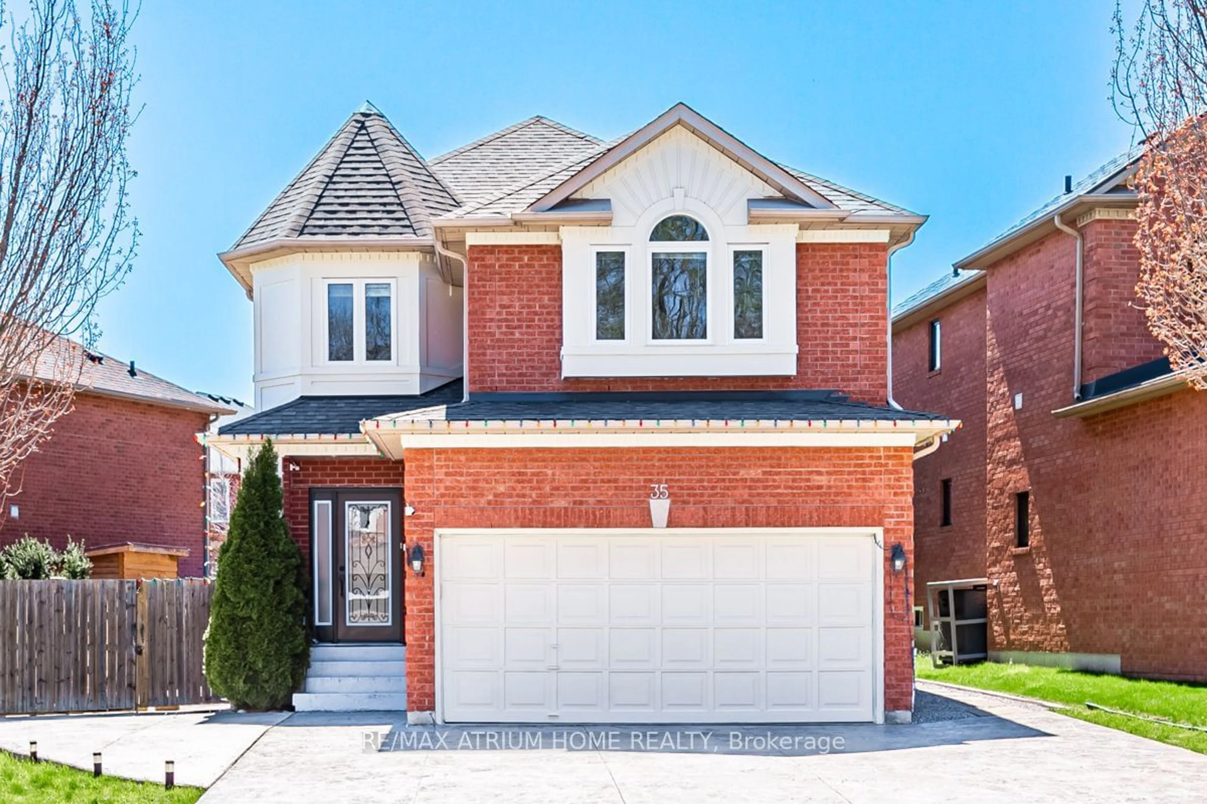 Home with brick exterior material for 35 Sunnyside Dr, Richmond Hill Ontario L4C 0S3