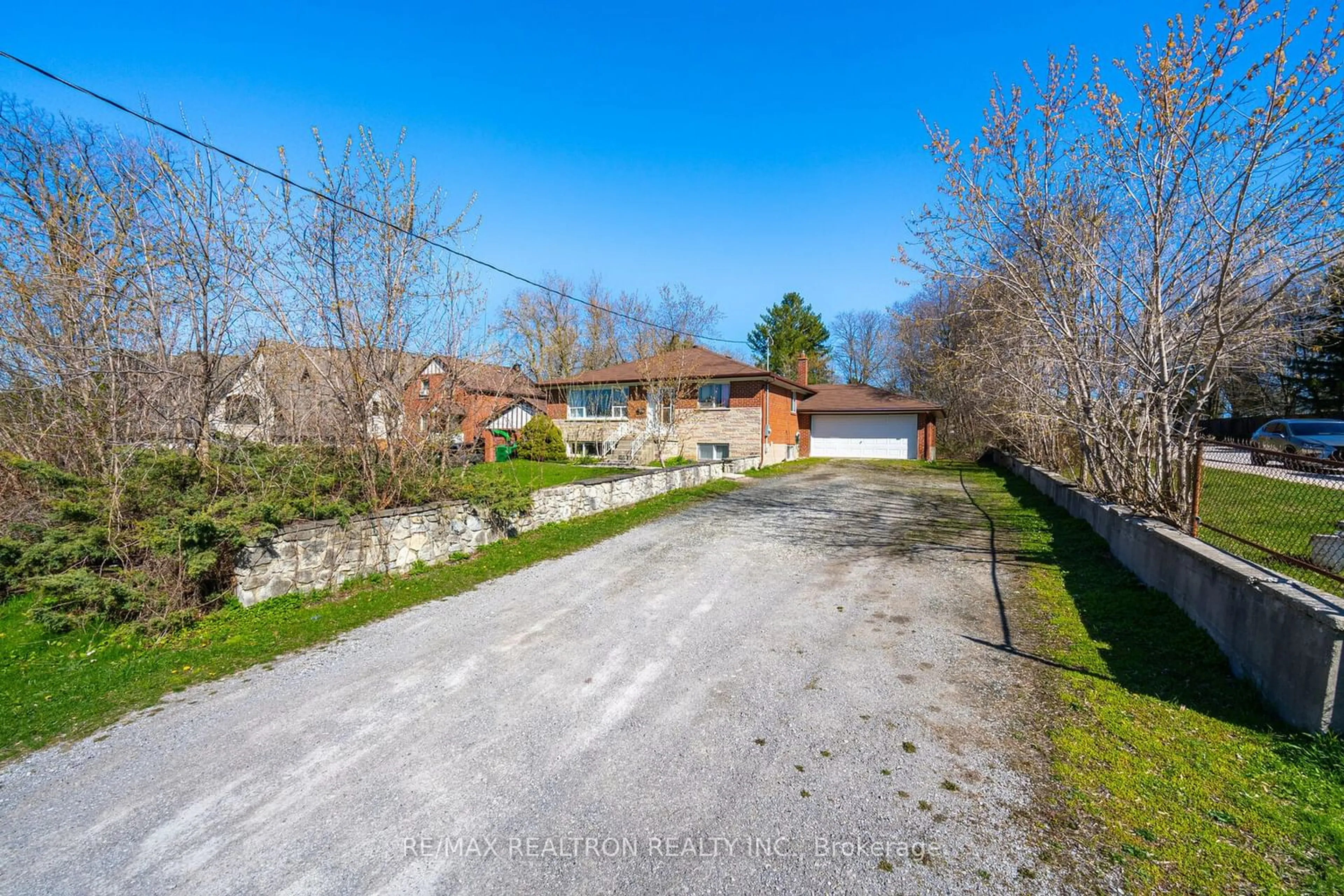 Frontside or backside of a home for 108 Garden Ave, Richmond Hill Ontario L4C 6M1
