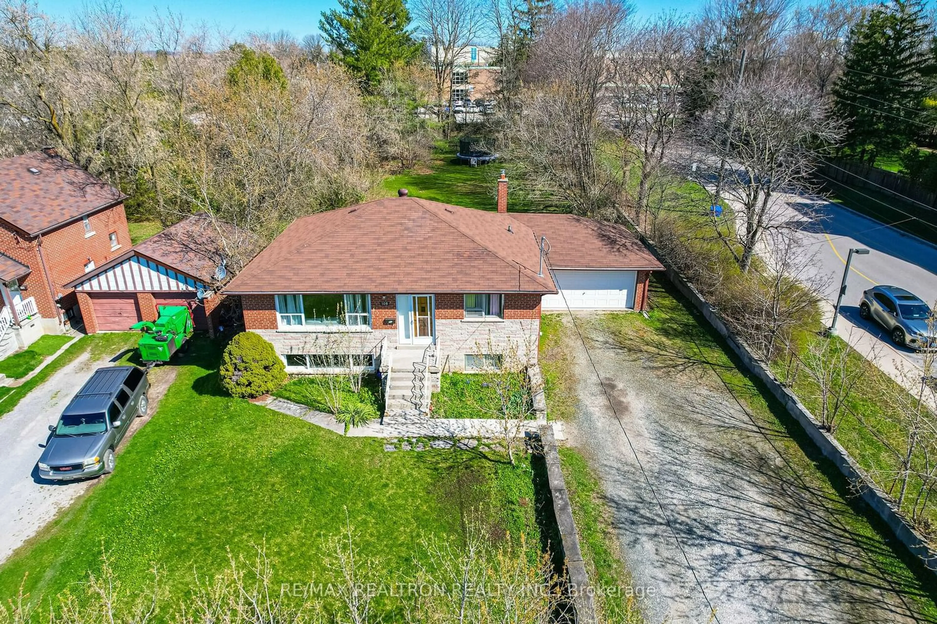 Frontside or backside of a home for 108 Garden Ave, Richmond Hill Ontario L4C 6M1