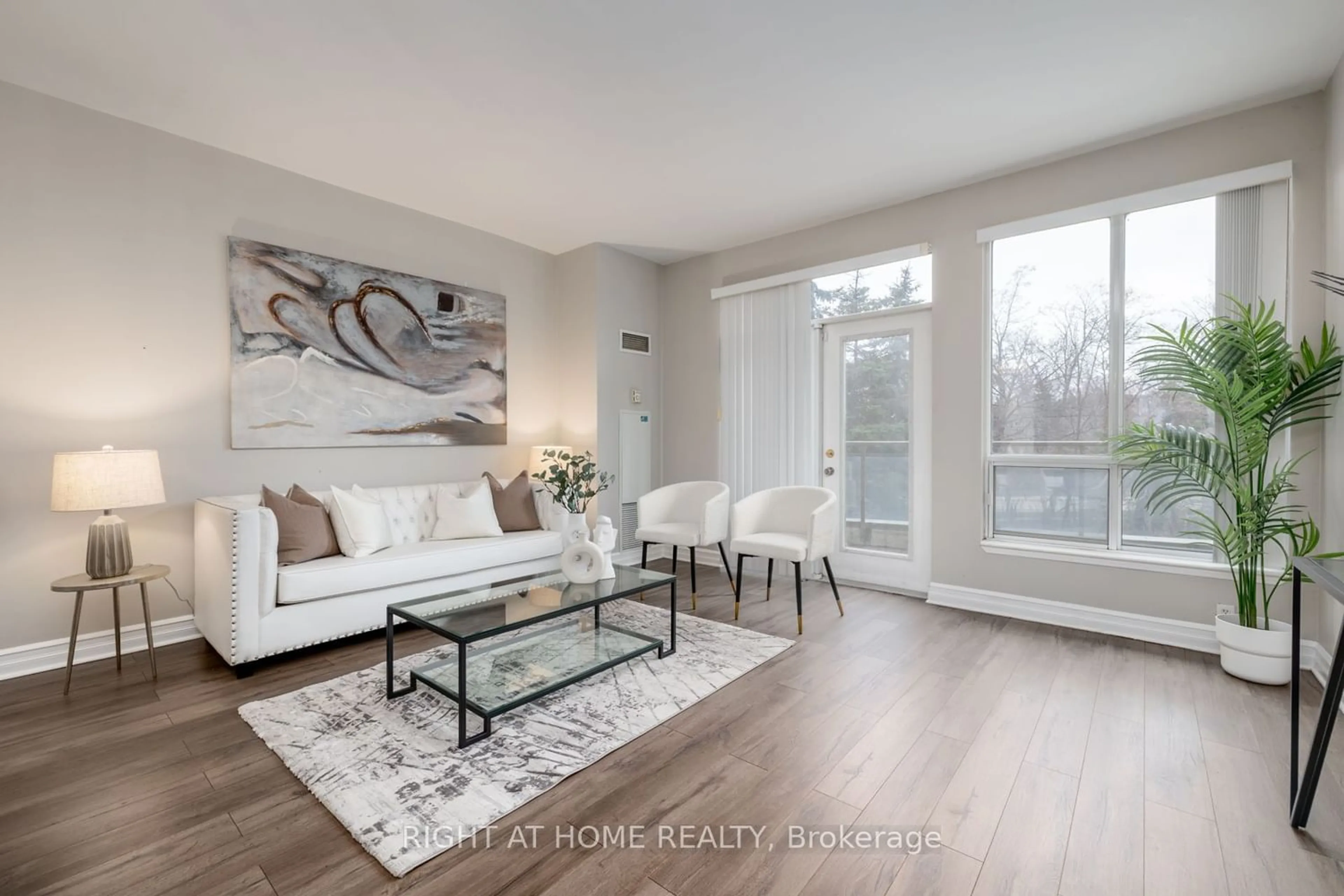 Living room for 399 South Park Rd #106, Markham Ontario L3T 7W6