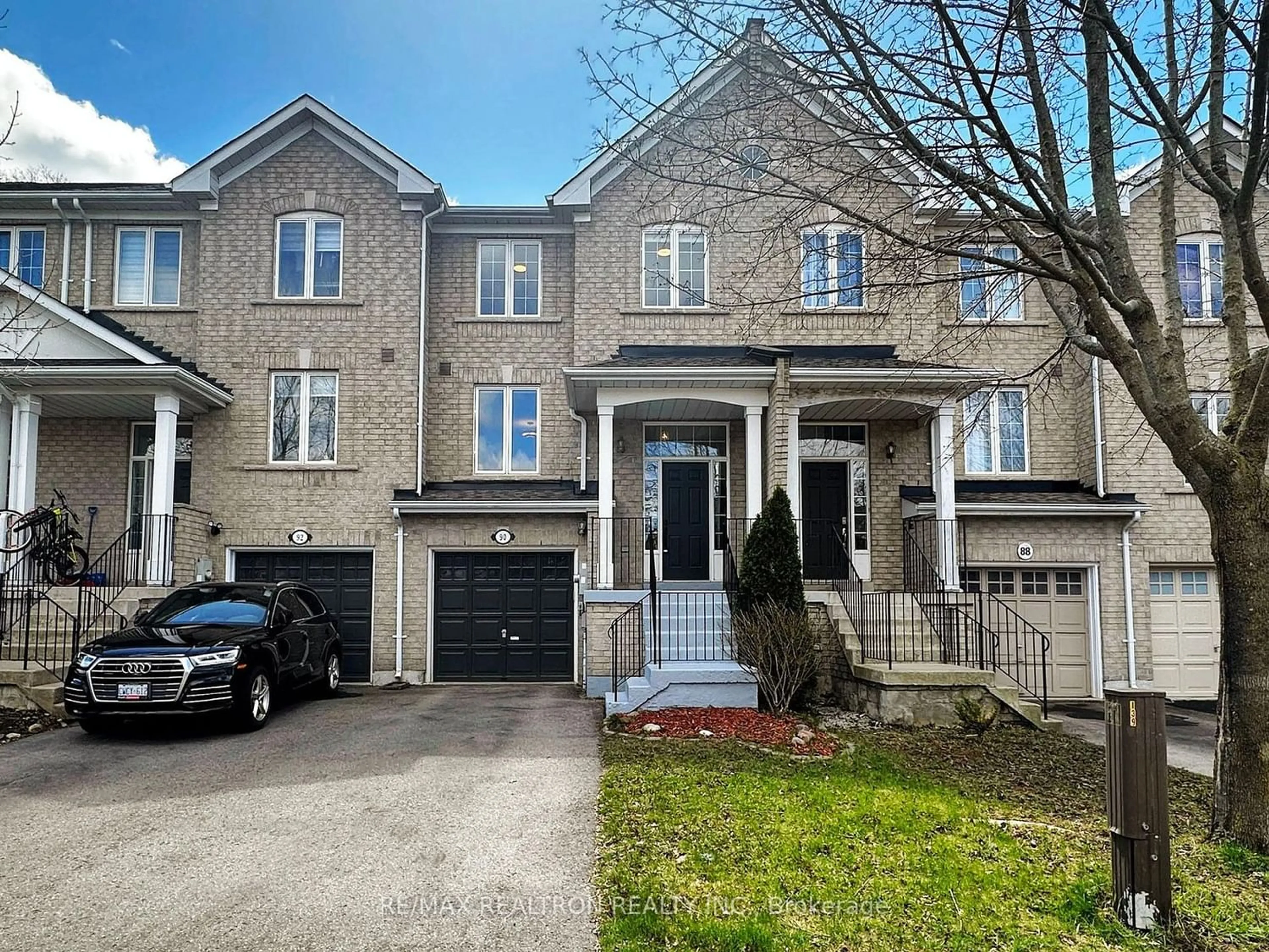 A pic from exterior of the house or condo for 90 Banbrooke Cres, Whitchurch-Stouffville Ontario L3X 2W9