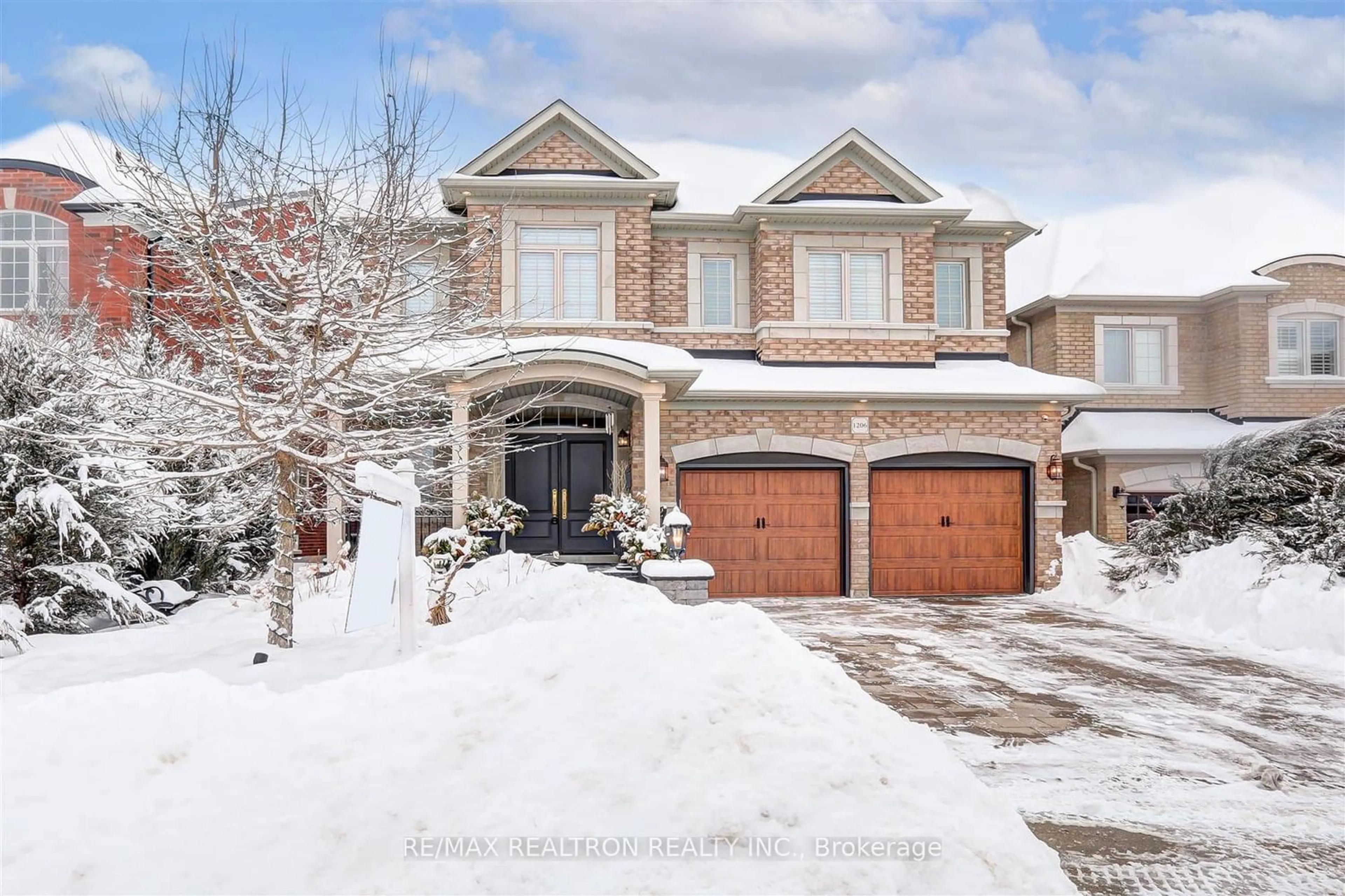Frontside or backside of a home for 1206 Atkins Dr, Newmarket Ontario L3X 0E1