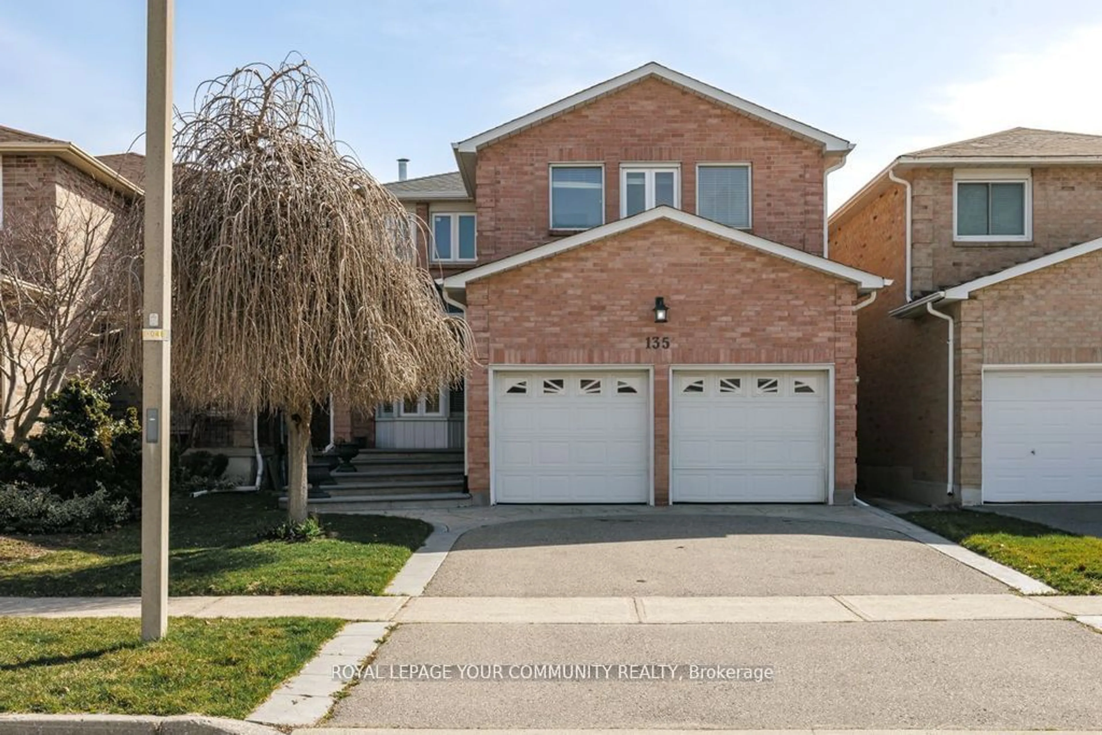 Frontside or backside of a home for 135 Judith Ave, Vaughan Ontario L4J 7G8