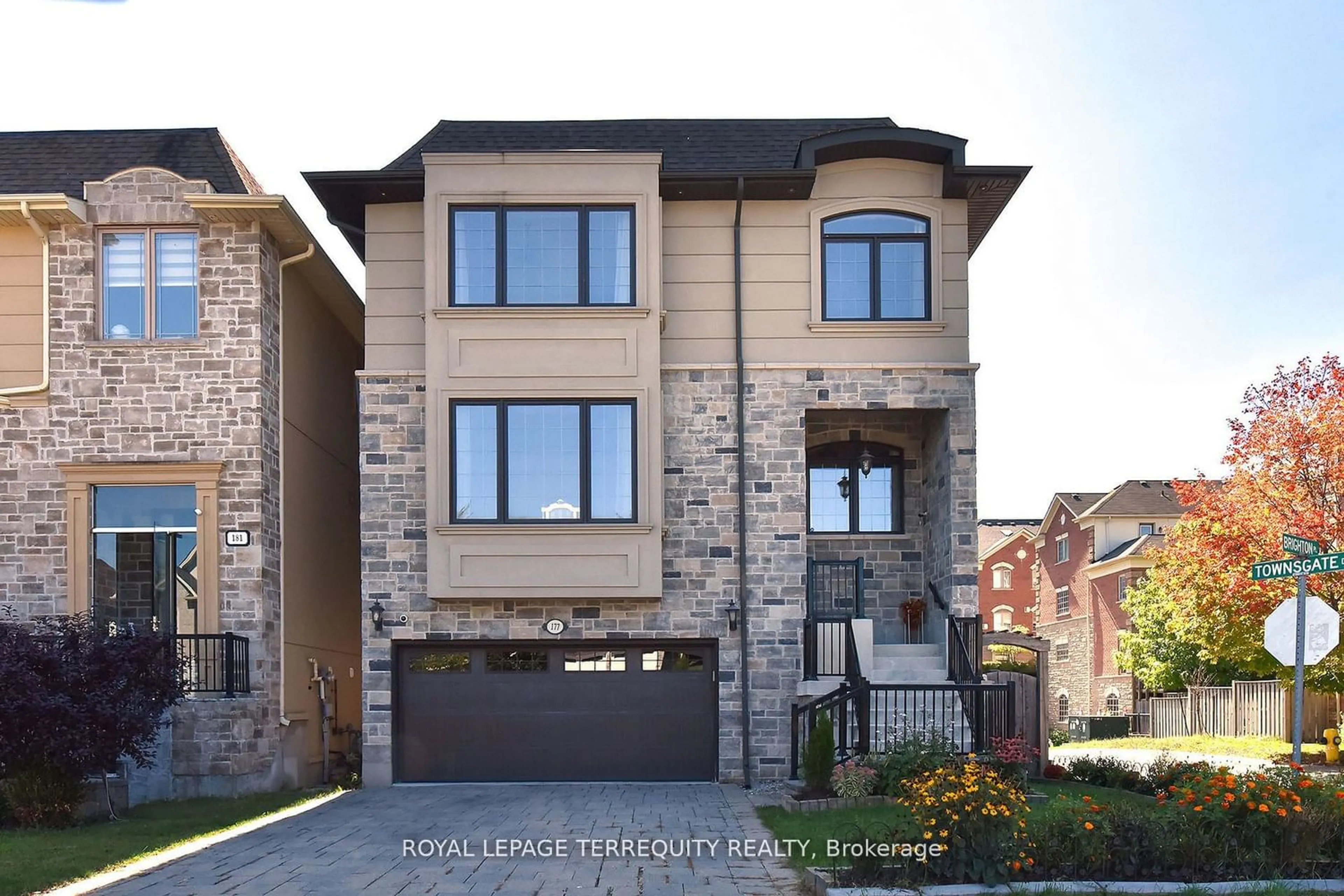 Home with brick exterior material for 177 Townsgate Dr, Vaughan Ontario L4J 8J5