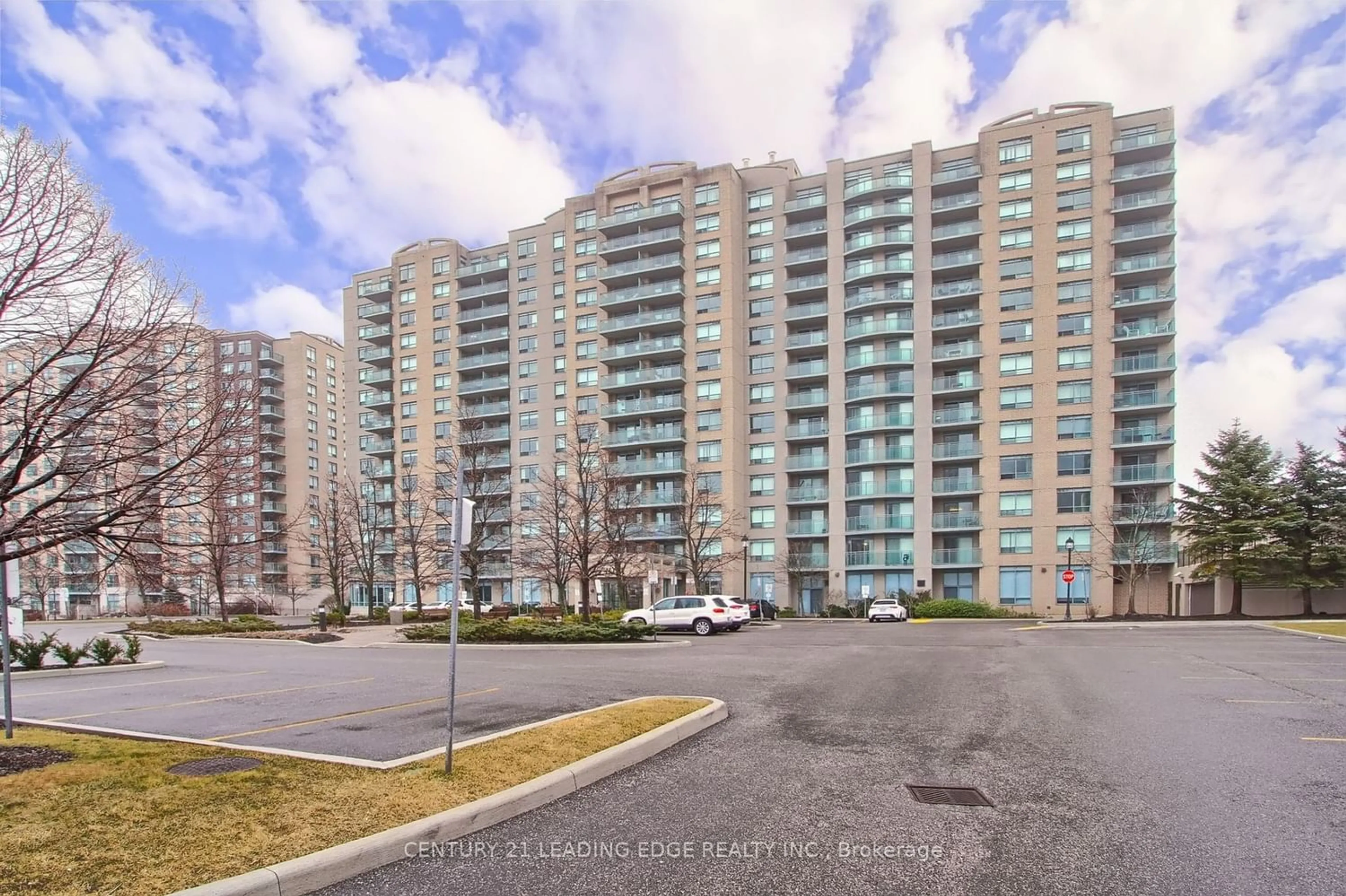 A pic from exterior of the house or condo for 39 Oneida Cres #709, Richmond Hill Ontario L4B 4T9