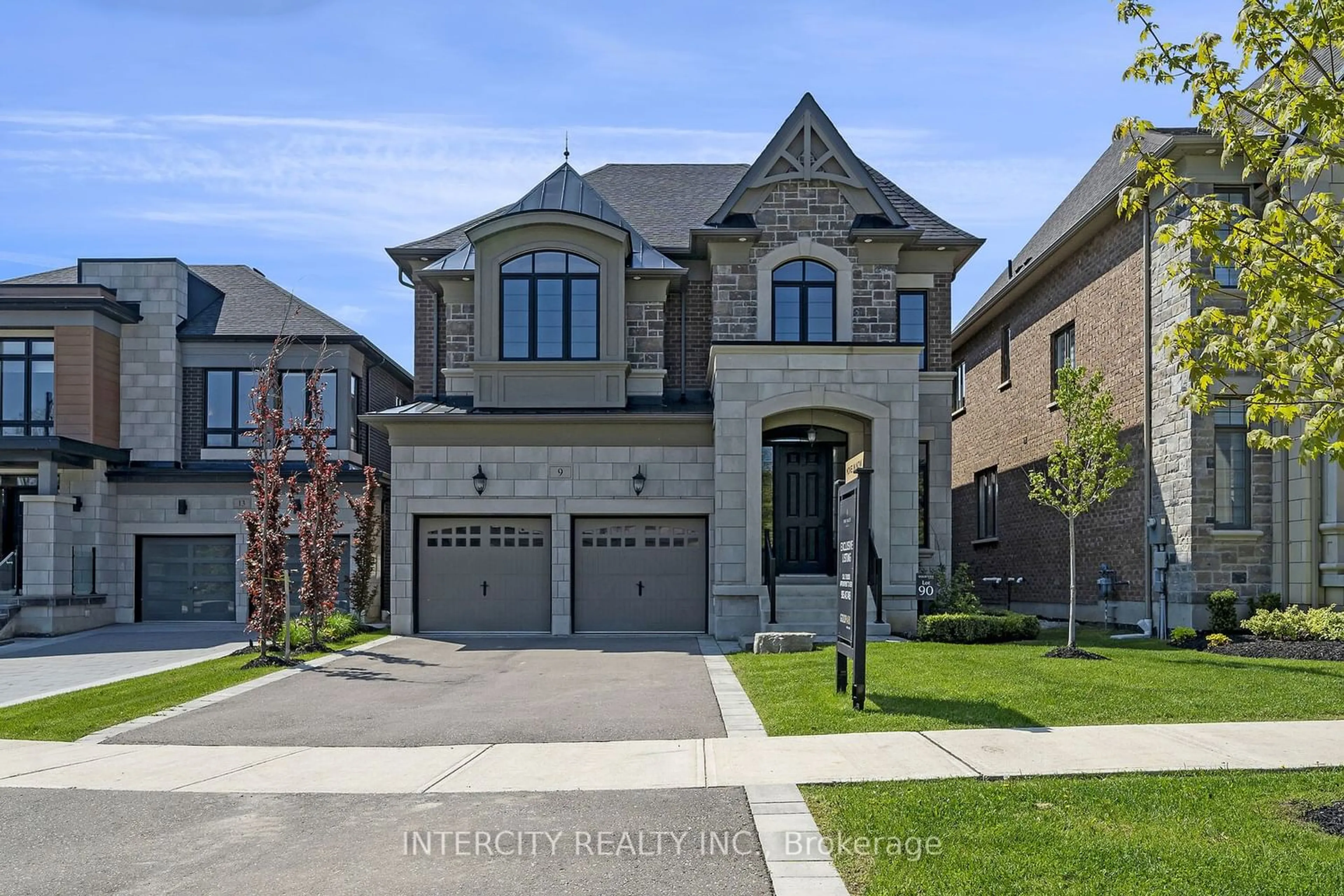 Home with brick exterior material for 9 Sophies Crt, Vaughan Ontario L4L 1A6