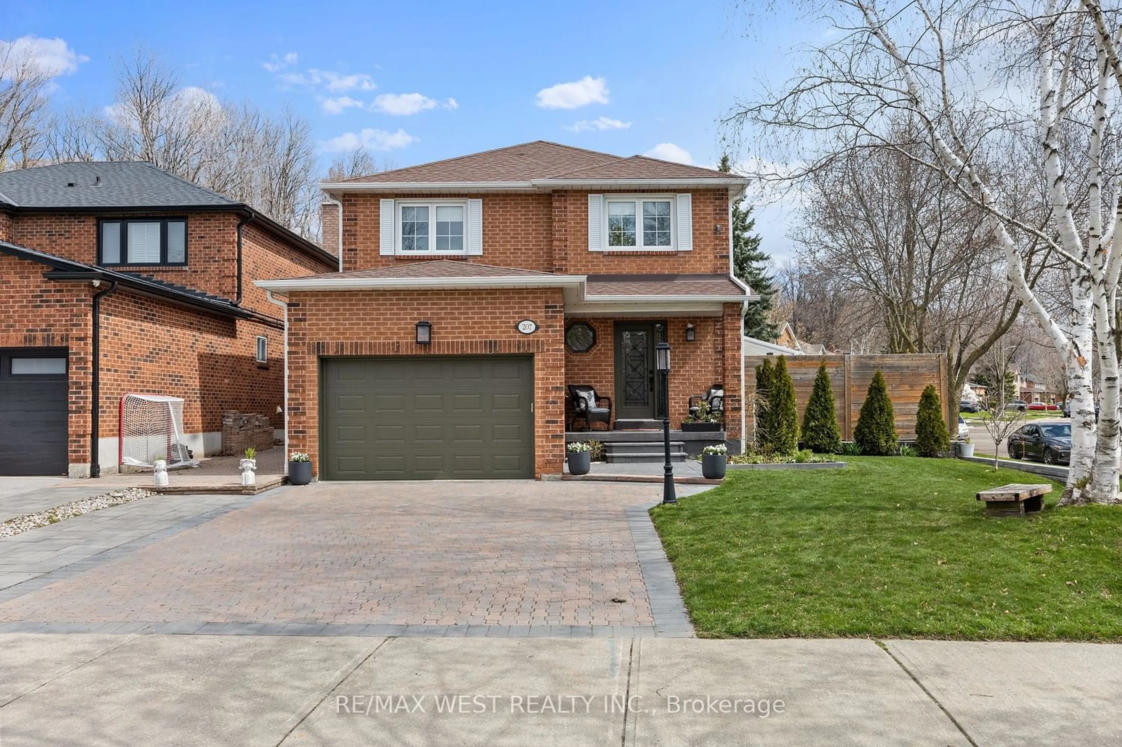 Home with brick exterior material for 207 Greenock Dr, Vaughan Ontario L6A 1V1