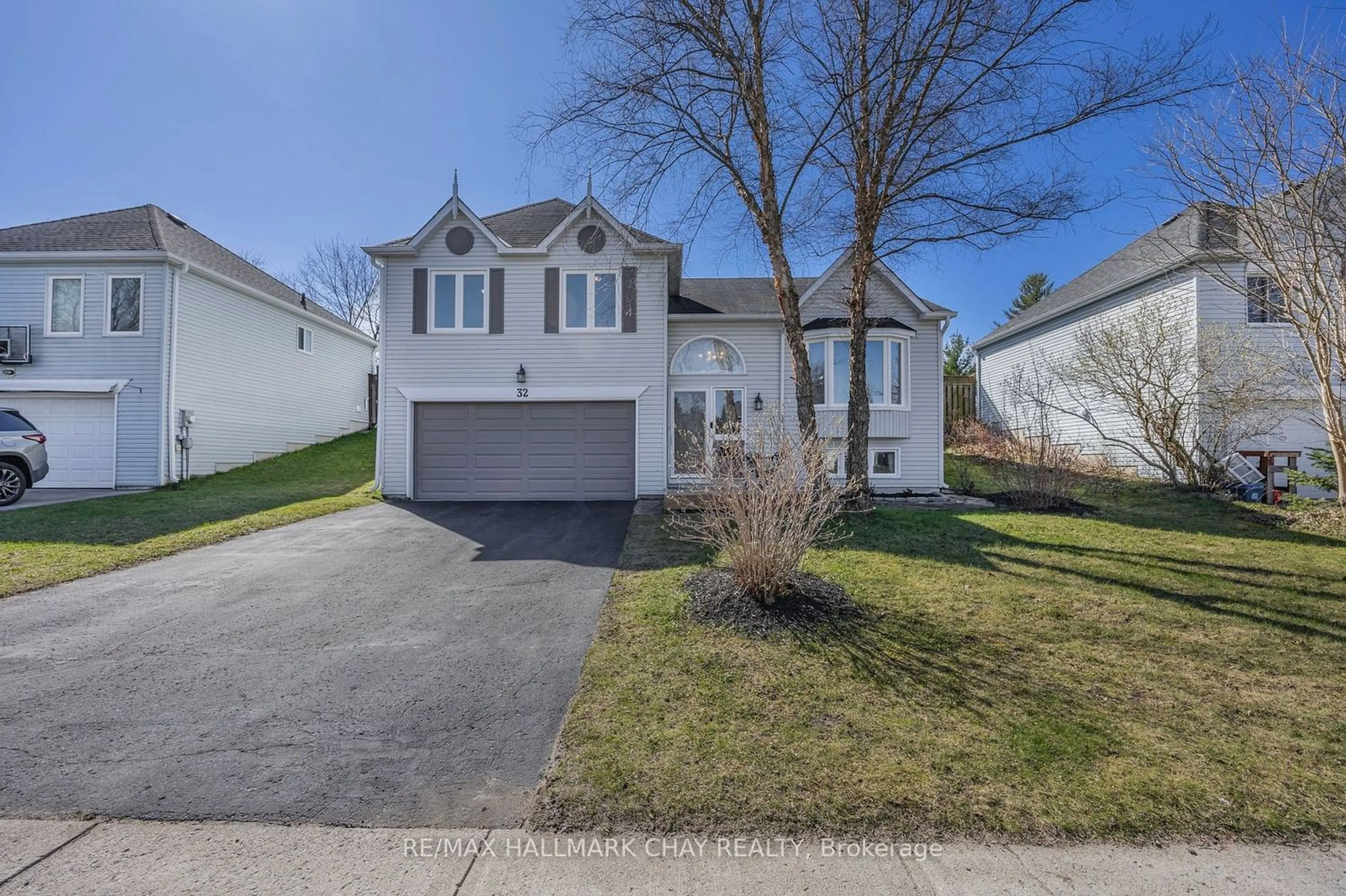 Frontside or backside of a home for 32 Michael St, Essa Ontario L0M 1B2