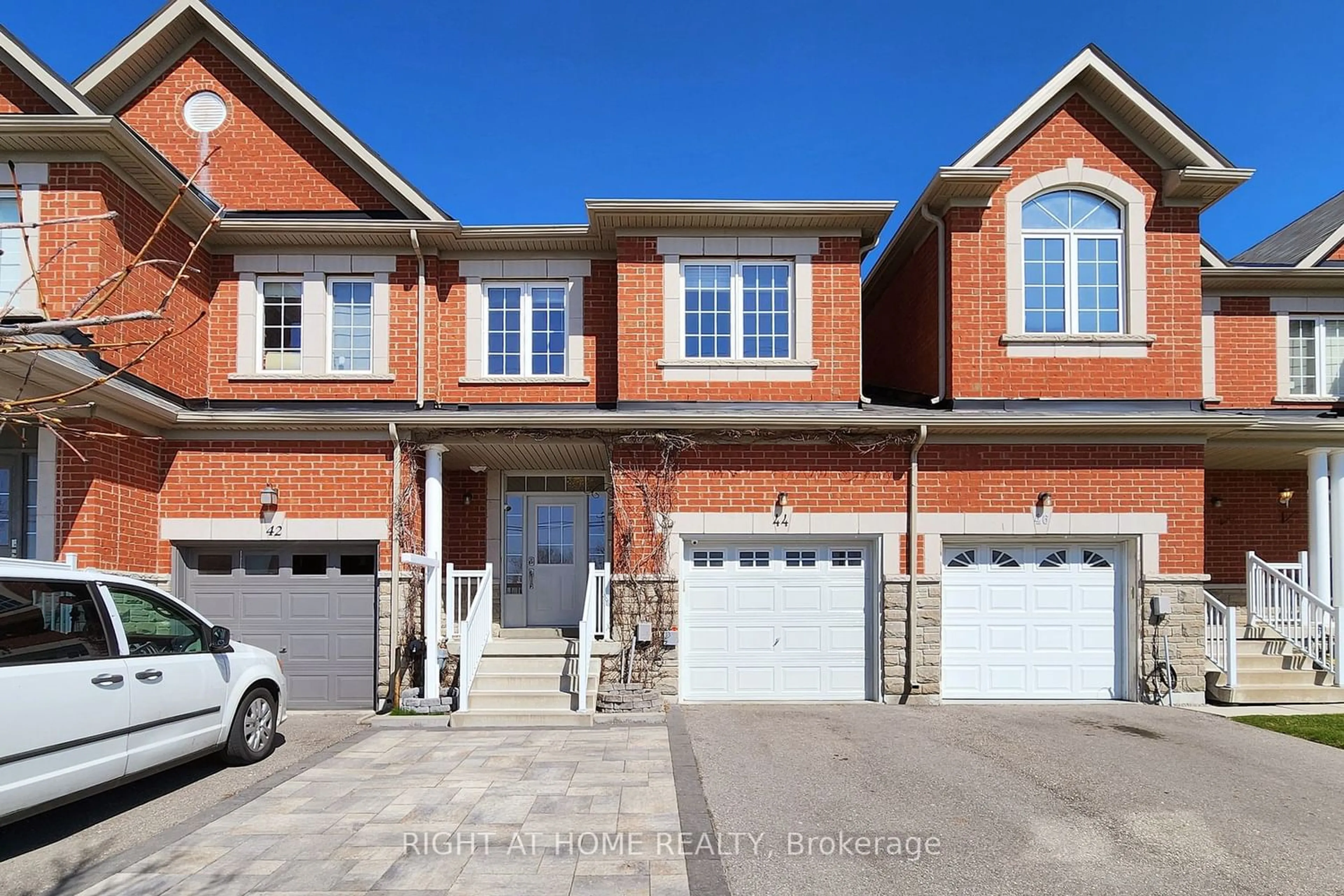 A pic from exterior of the house or condo for 44 Walter Sinclair Crt, Richmond Hill Ontario L4E 0X1