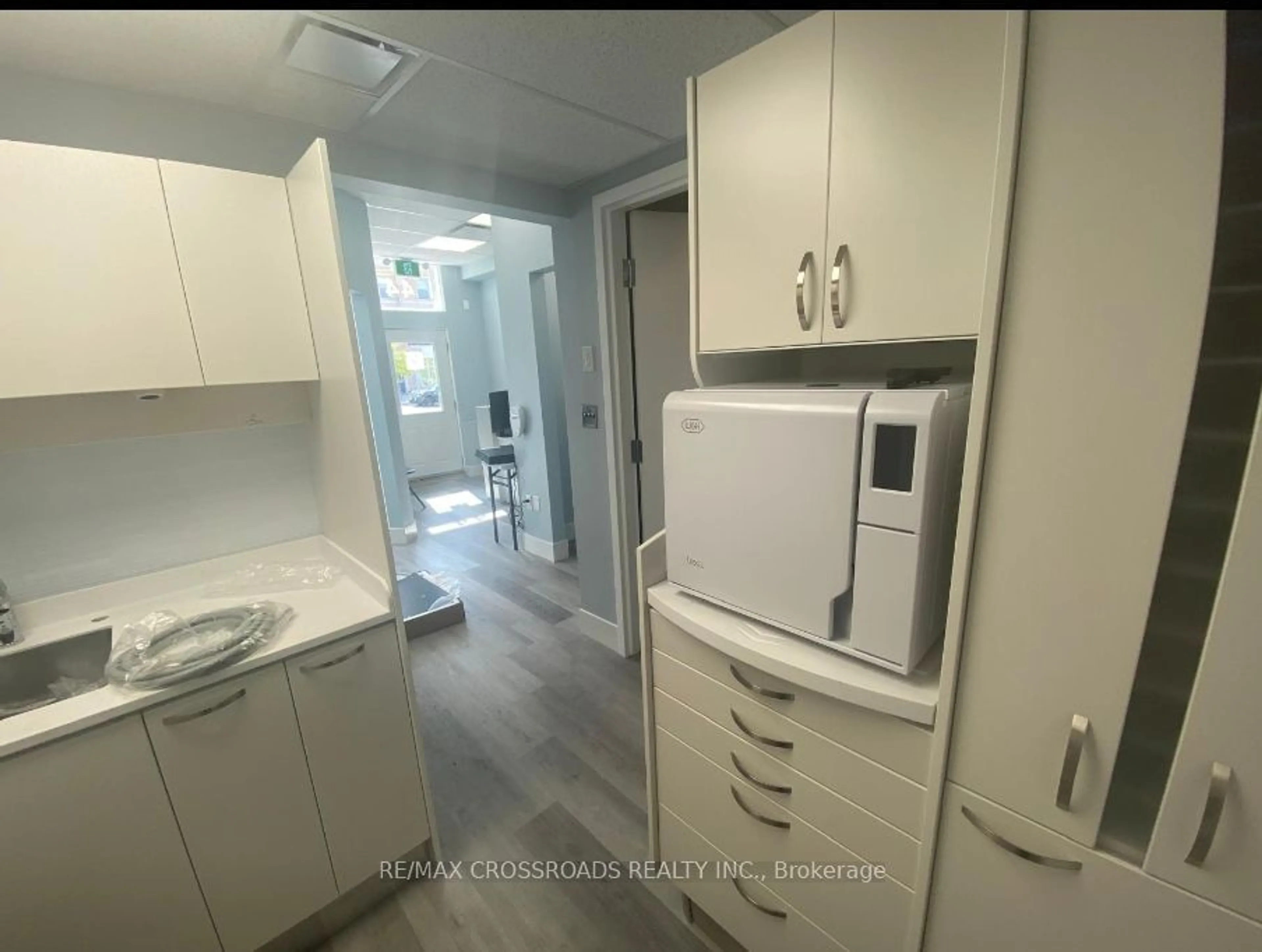Standard kitchen for 44 Cathedral High St #1 & 2, Markham Ontario L6C 0P3