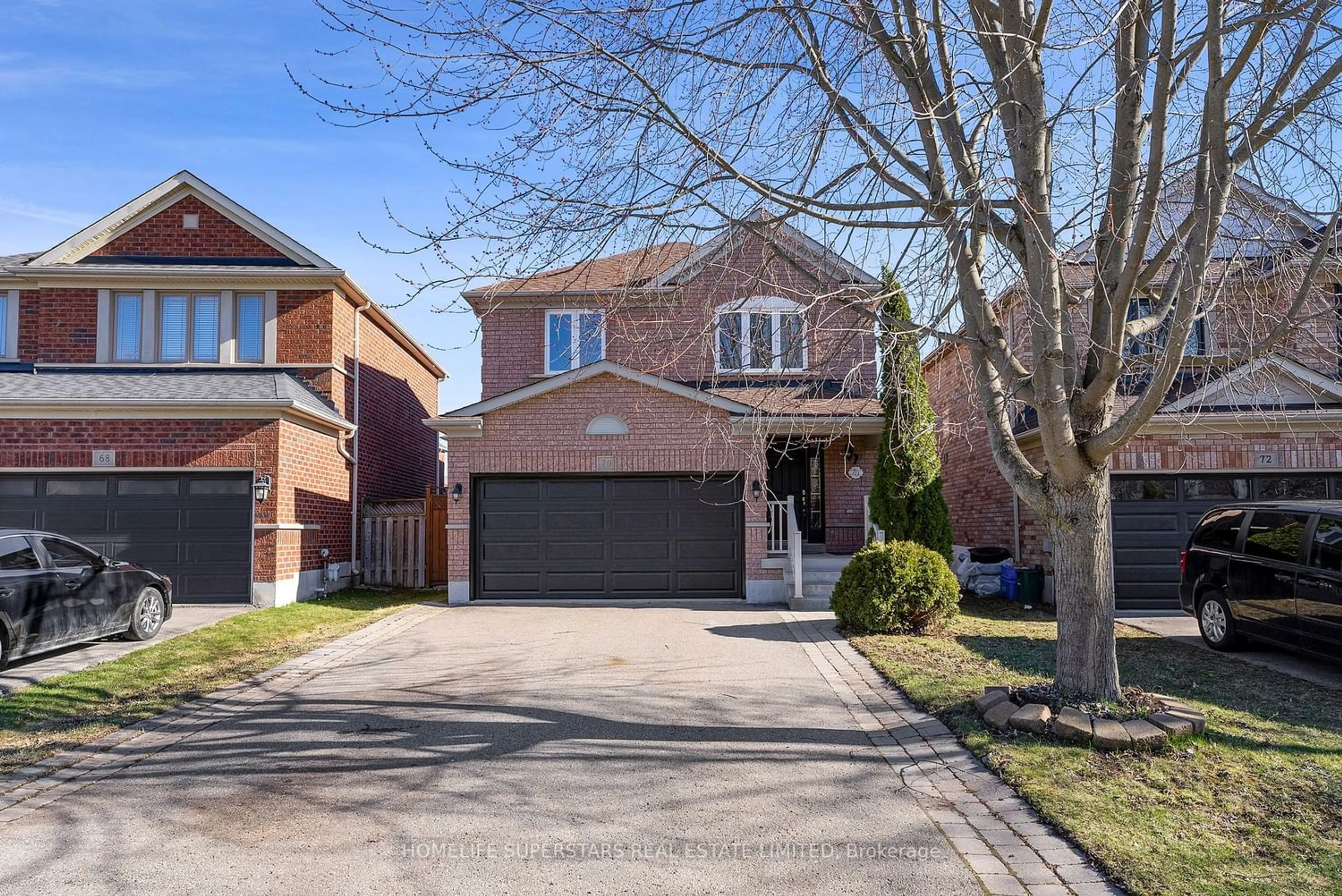 Frontside or backside of a home for 70 Shoniker Dr, Newmarket Ontario L3X 2Y7